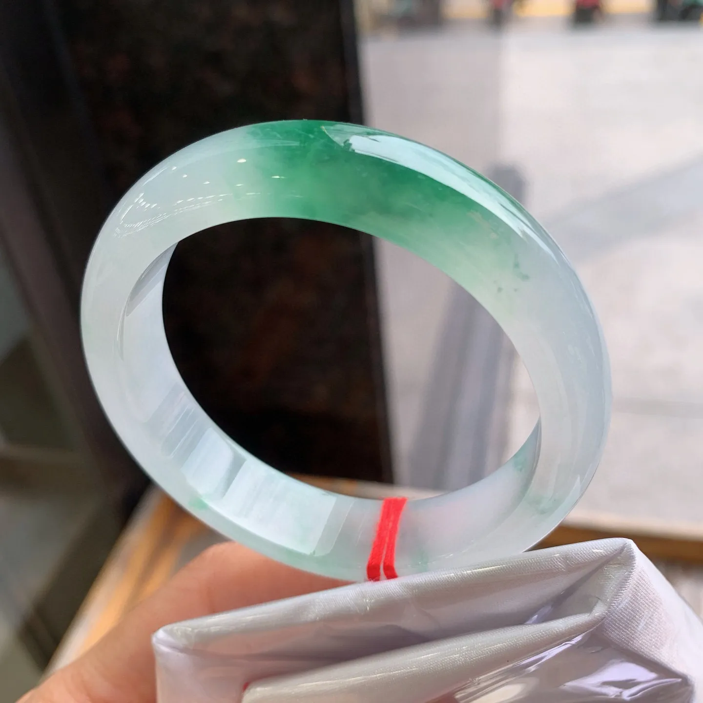 正圈冰飘绿 尺寸：55.7/13.7/8.3mm