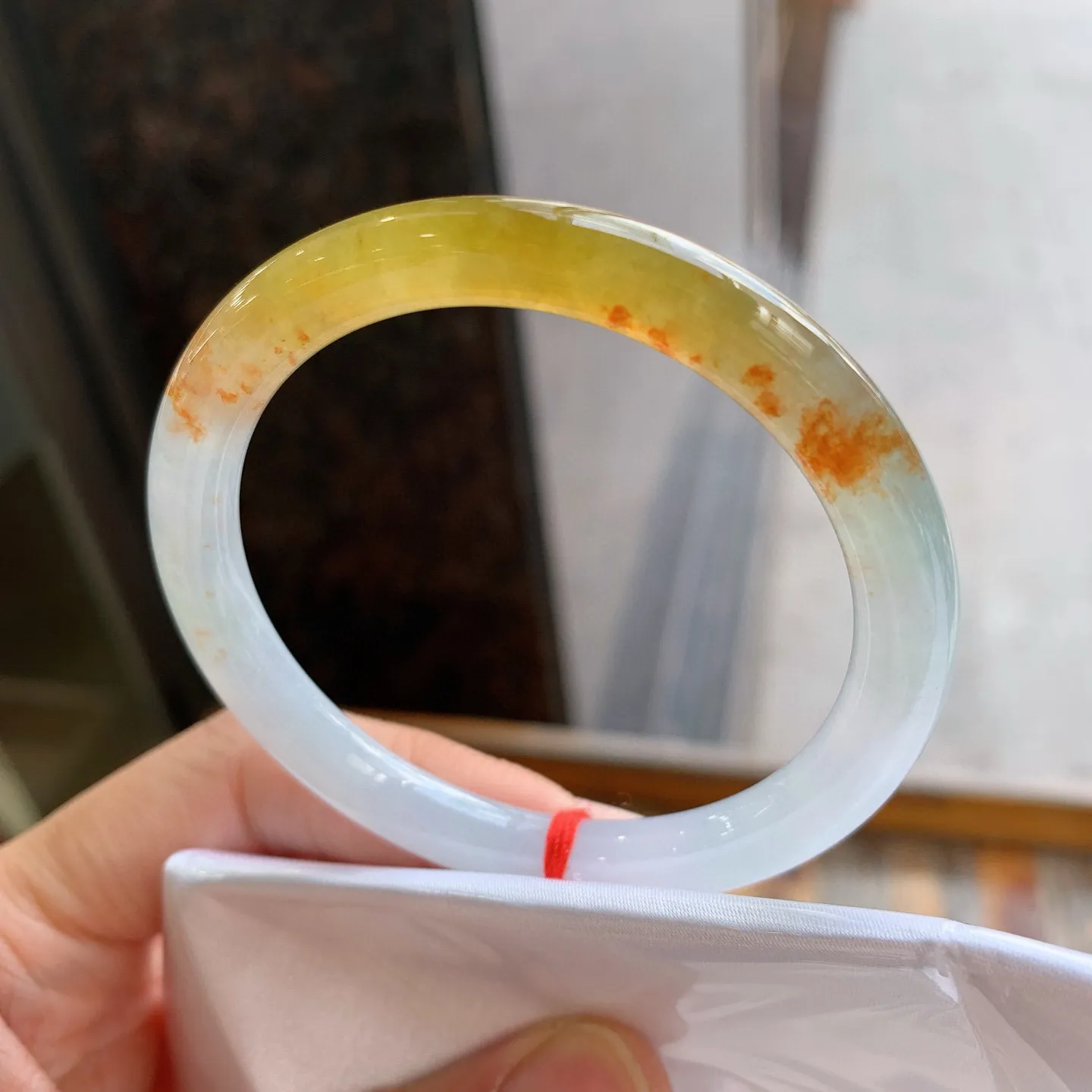 圆扁条冰黄翡  尺寸：52.5/6.6/7.5mm