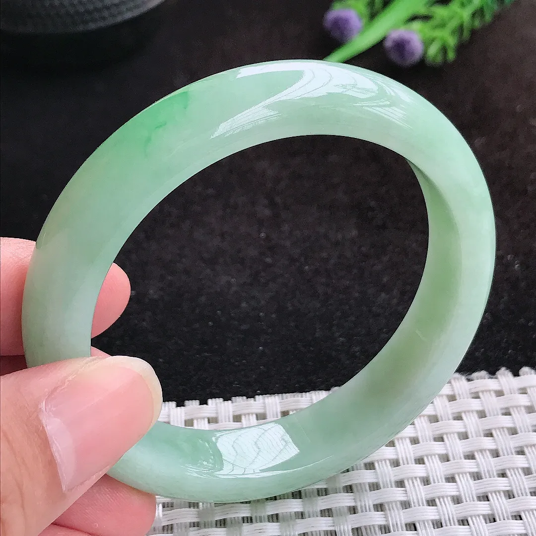自然光55/12.5/8.2老坑冰润起胶满绿手镯天然翡翠玉镯女款