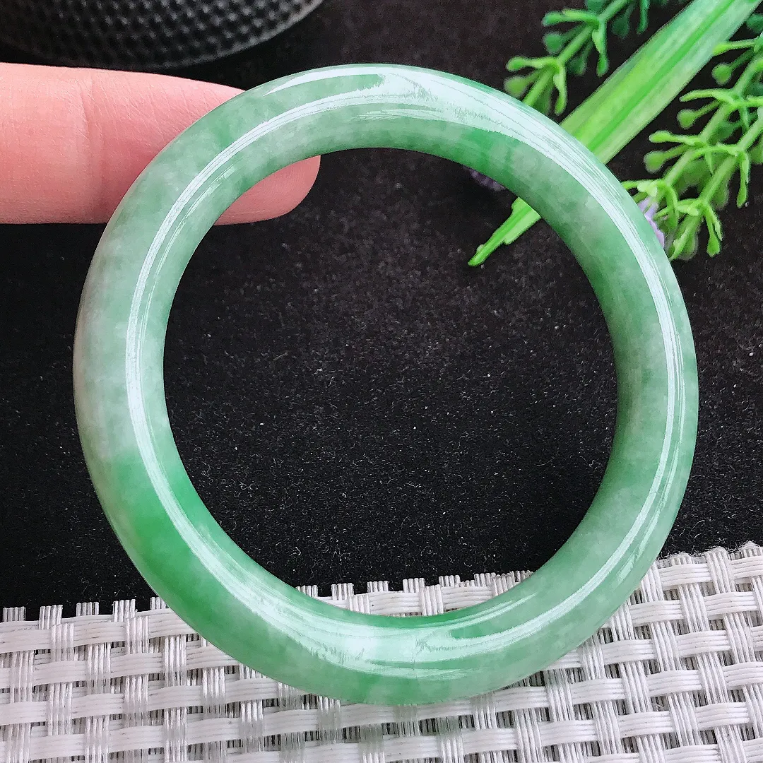 自然光51.5/8.9/9.1老坑精美温润满绿圆条手镯天然翡翠玉镯女款
