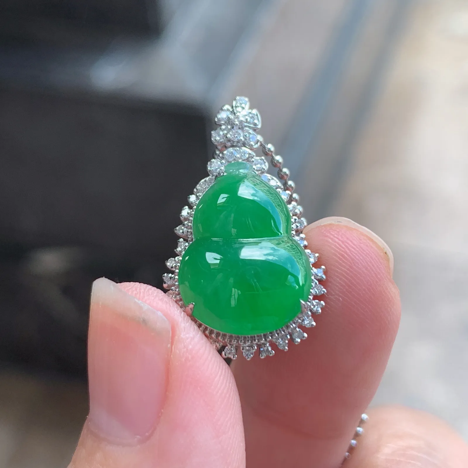 18k金镶钻·冰种满绿葫芦吊坠