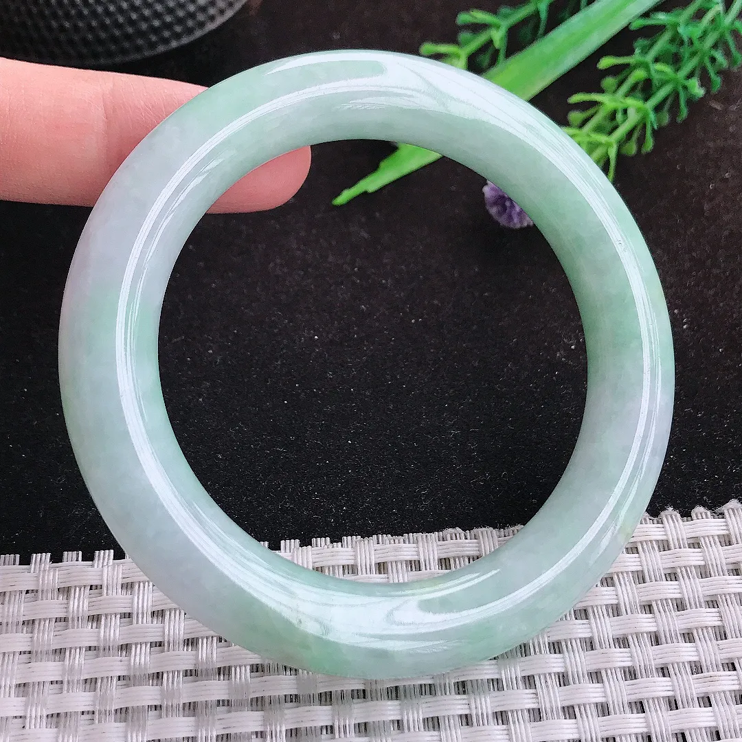 自然光56/10.7/11.1老坑精美温润浅绿圆条手镯天然翡翠玉镯女款
