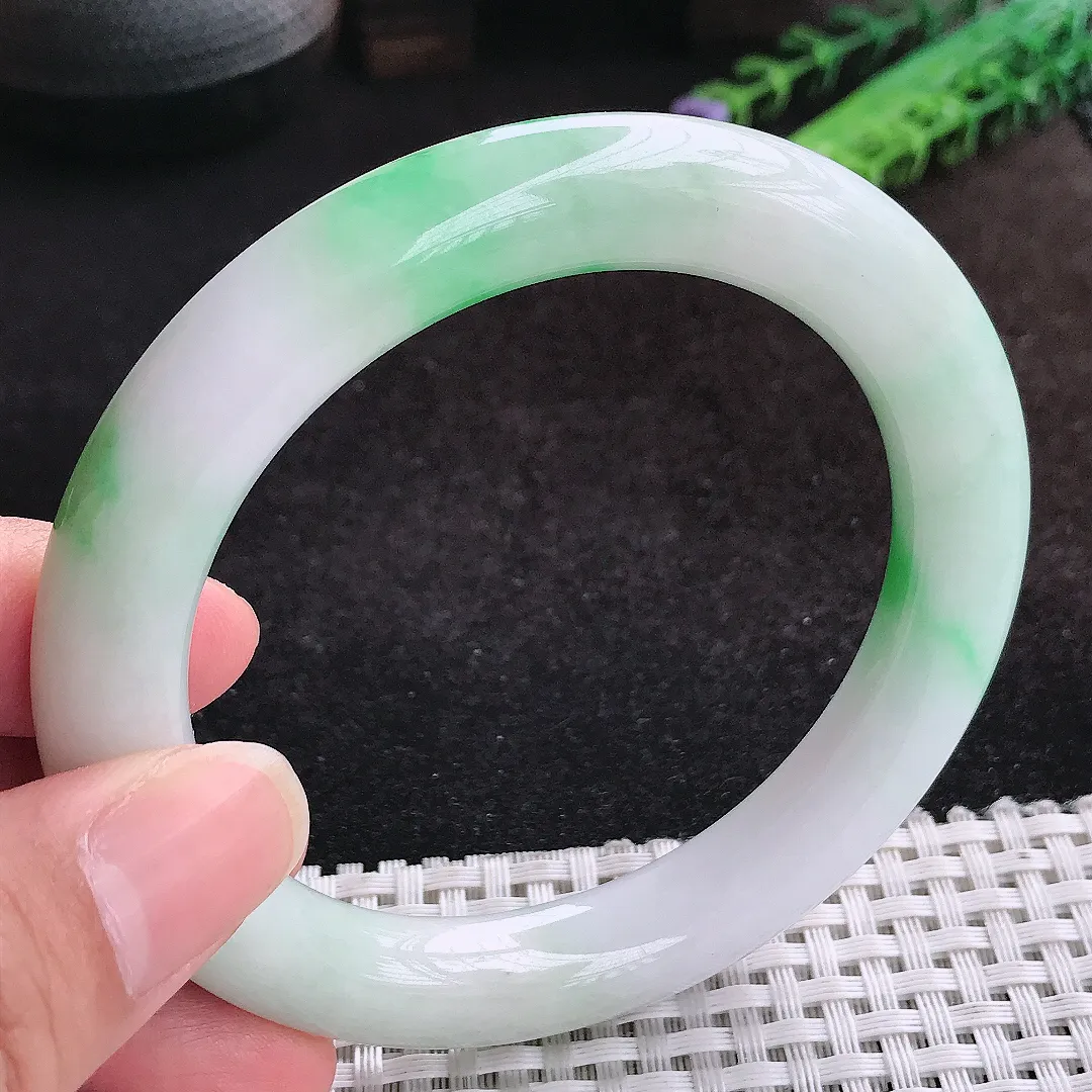 自然光60/10.6/11.2老坑精美飘阳绿大圈口圆条手镯天然翡翠玉镯女款