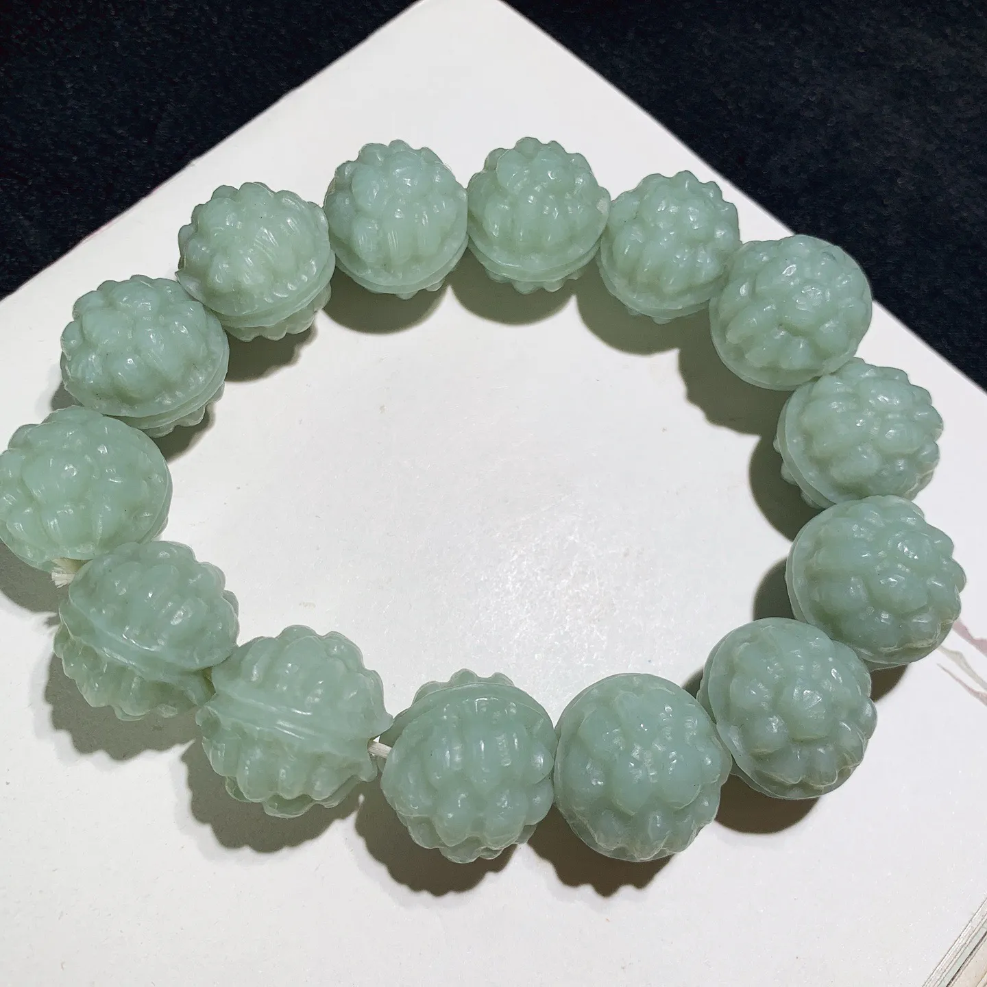 新疆且末蓝富贵长寿龟背手串。尺寸18.2/17.7重102.9克 玉质细腻油润 底色纯净 脂粉好，品质好。lt250827