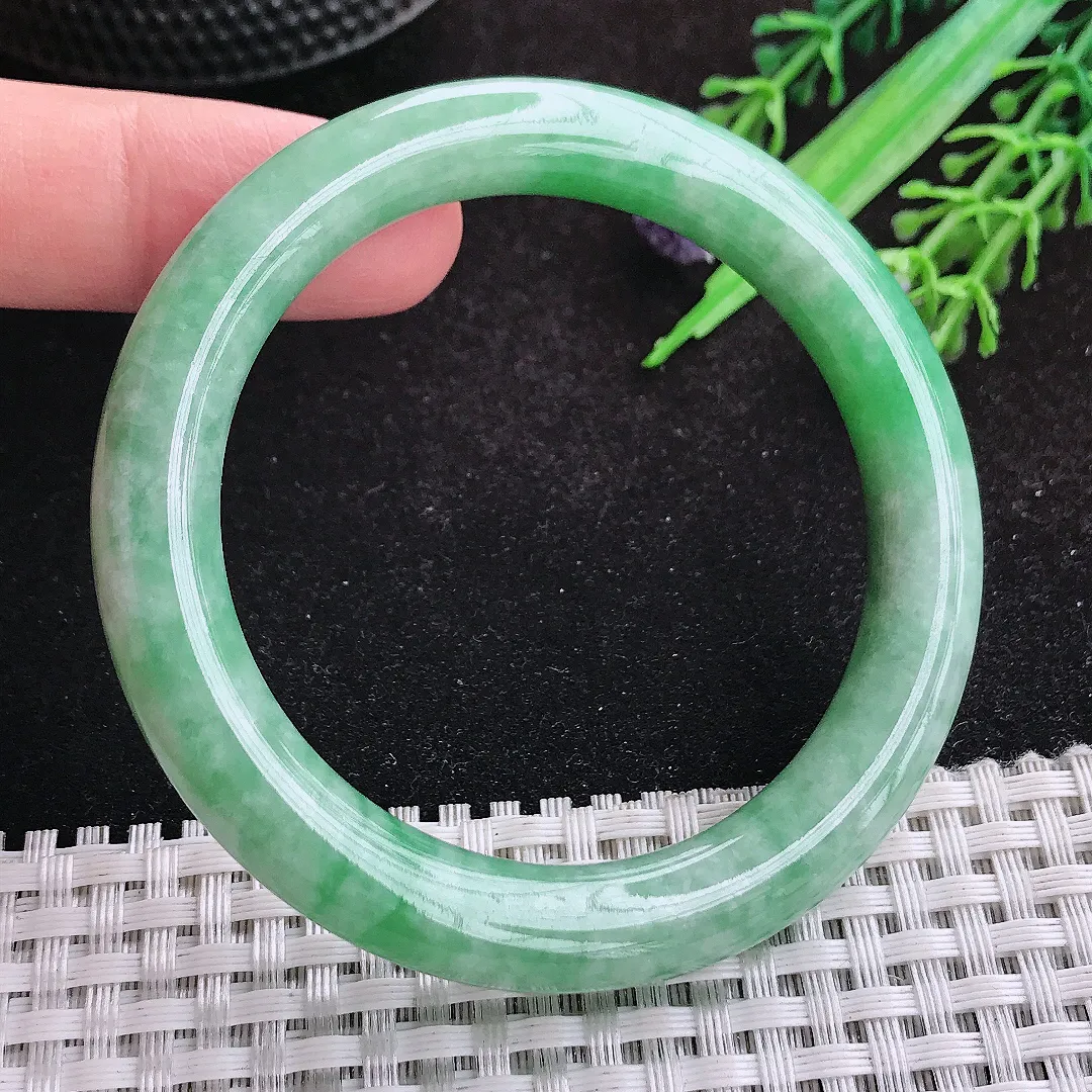 自然光51.5/8.9/9.1老坑精美温润满绿圆条手镯天然翡翠玉镯女款