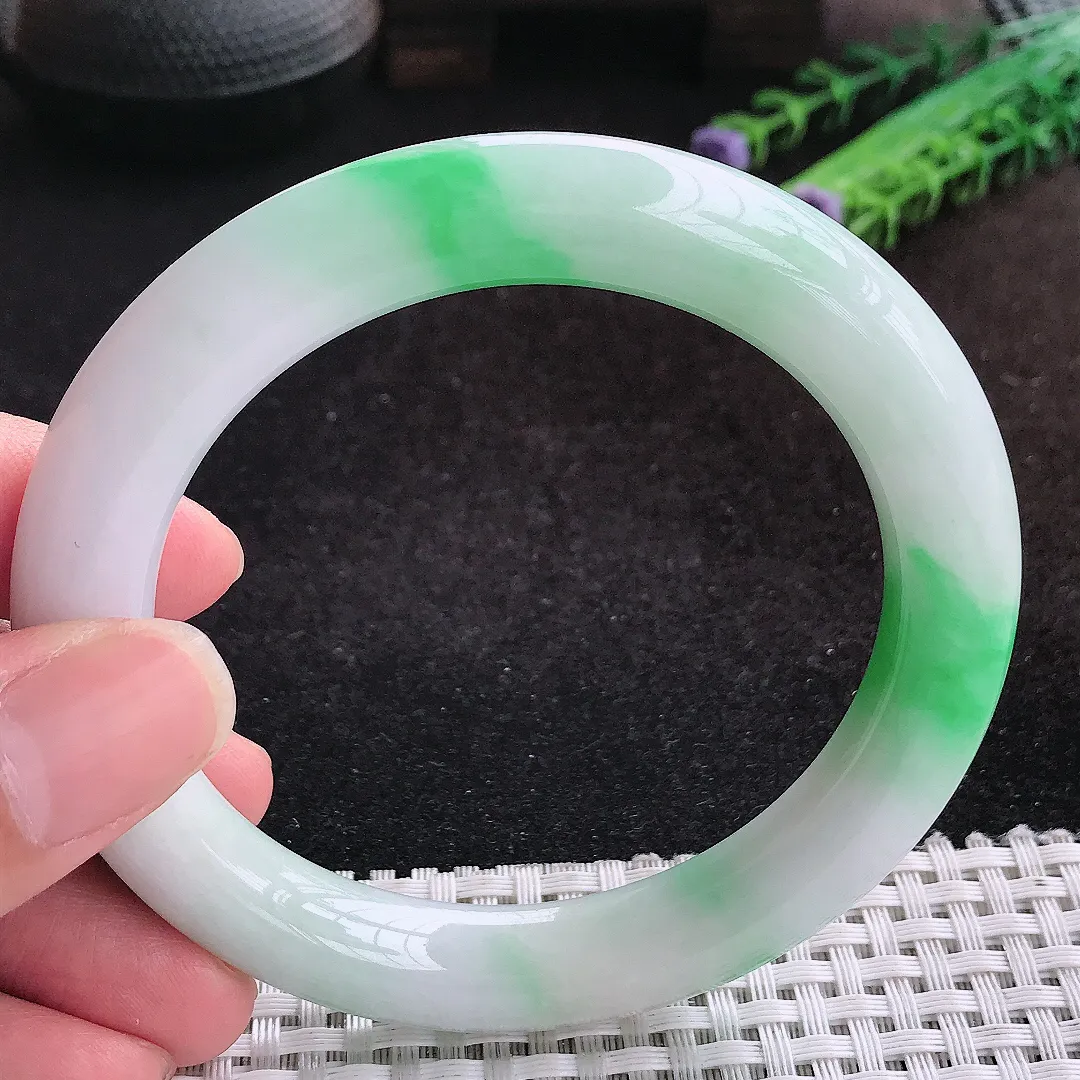 自然光60/10.6/11.2老坑精美飘阳绿大圈口圆条手镯天然翡翠玉镯女款