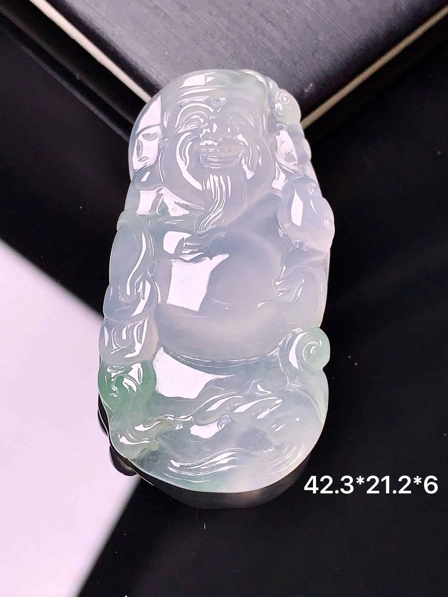 飘绿财神吊坠 玉质细腻 水润亮眼  整体尺寸42.3*21.2*6