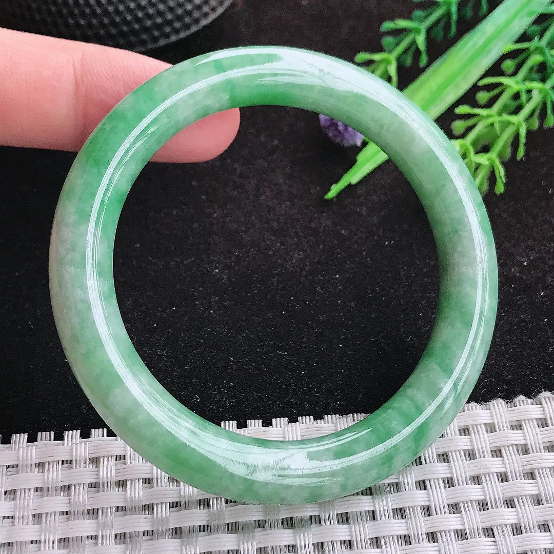 自然光51.5/8.9/9.1老坑精美温润满绿圆条手镯天然翡翠玉镯女款