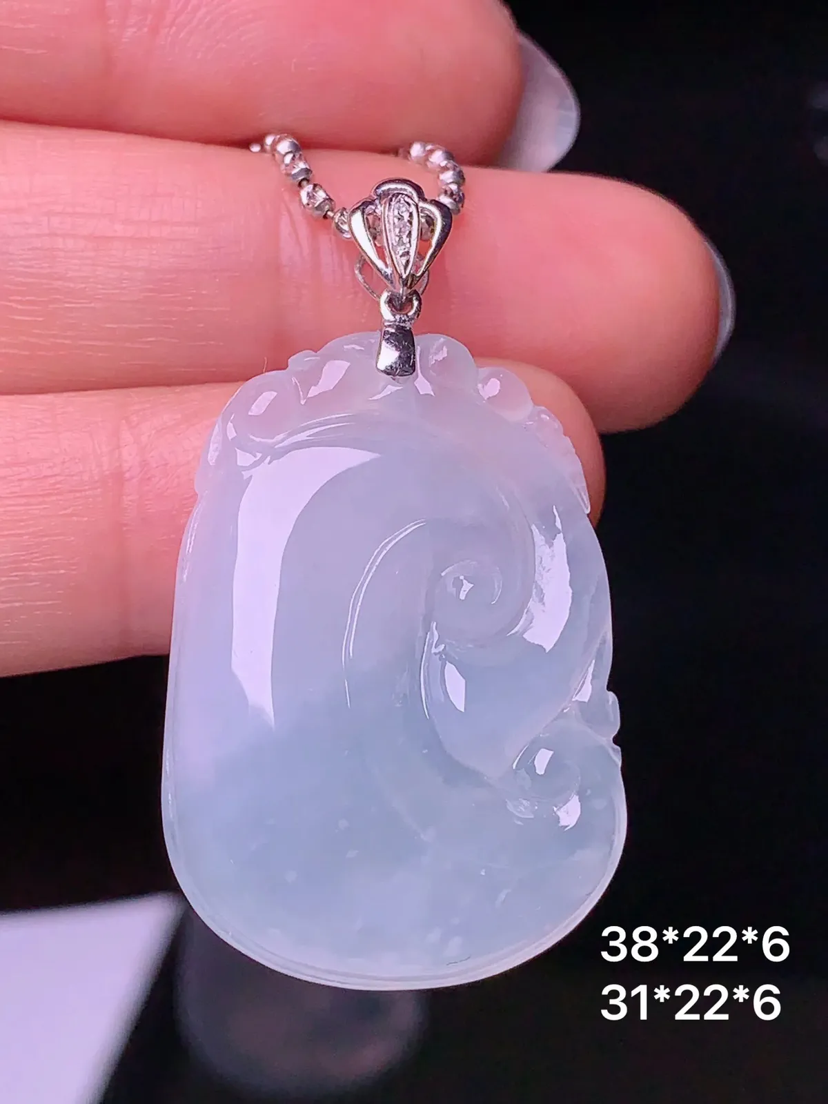 18k金钻镶嵌冰种如意吊坠 玉质细腻 色泽艳丽 整体尺寸38*22*6