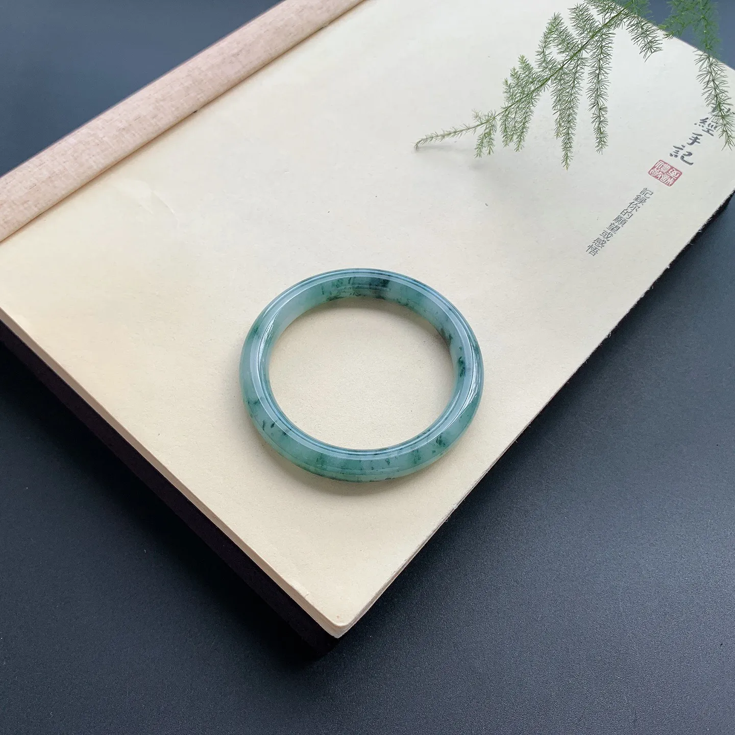 52.3圈口飘花圆条手镯 尺寸：52.3-9-8.5，无纹裂，花色浓郁，条形饱满