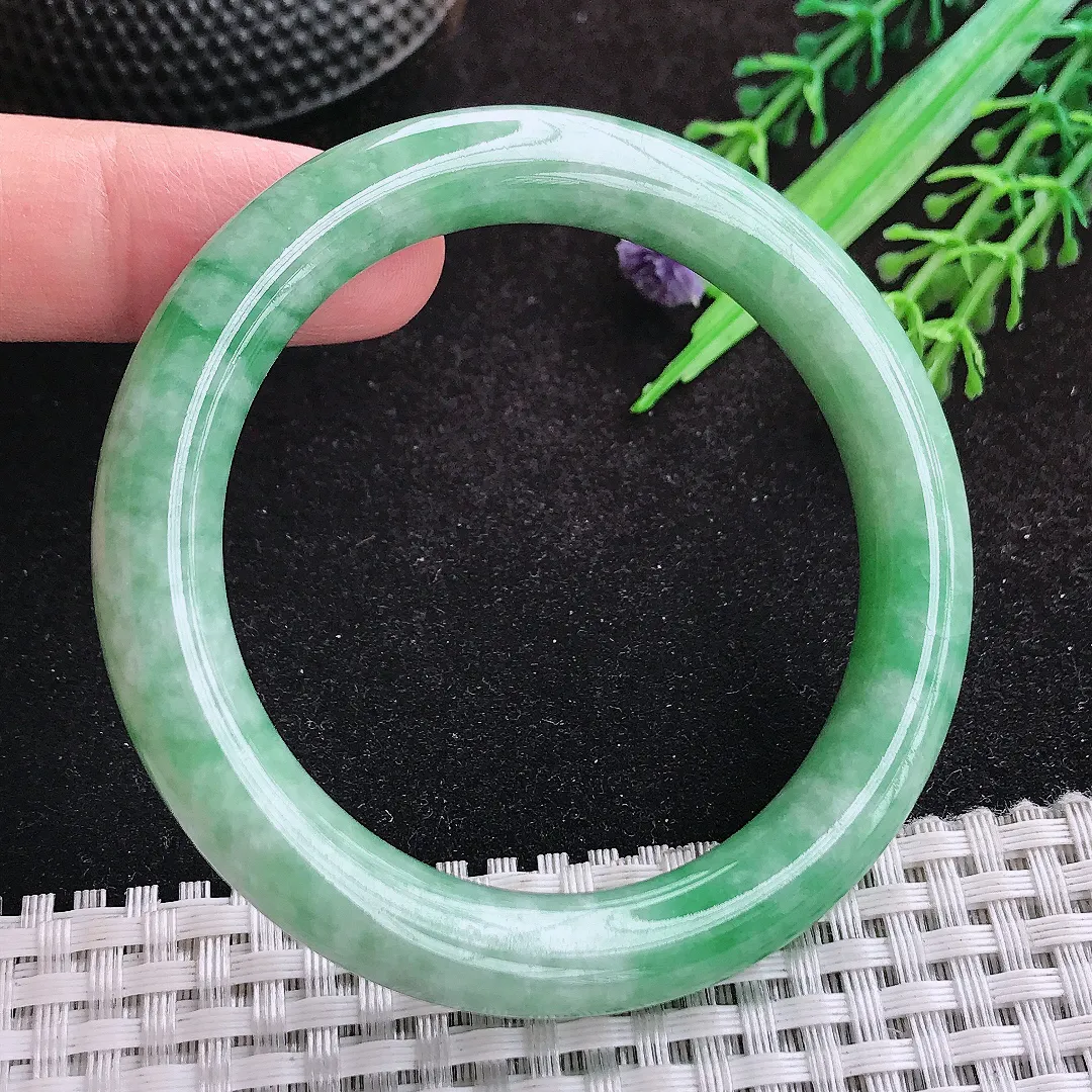 自然光51.5/8.9/9.1老坑精美温润满绿圆条手镯天然翡翠玉镯女款