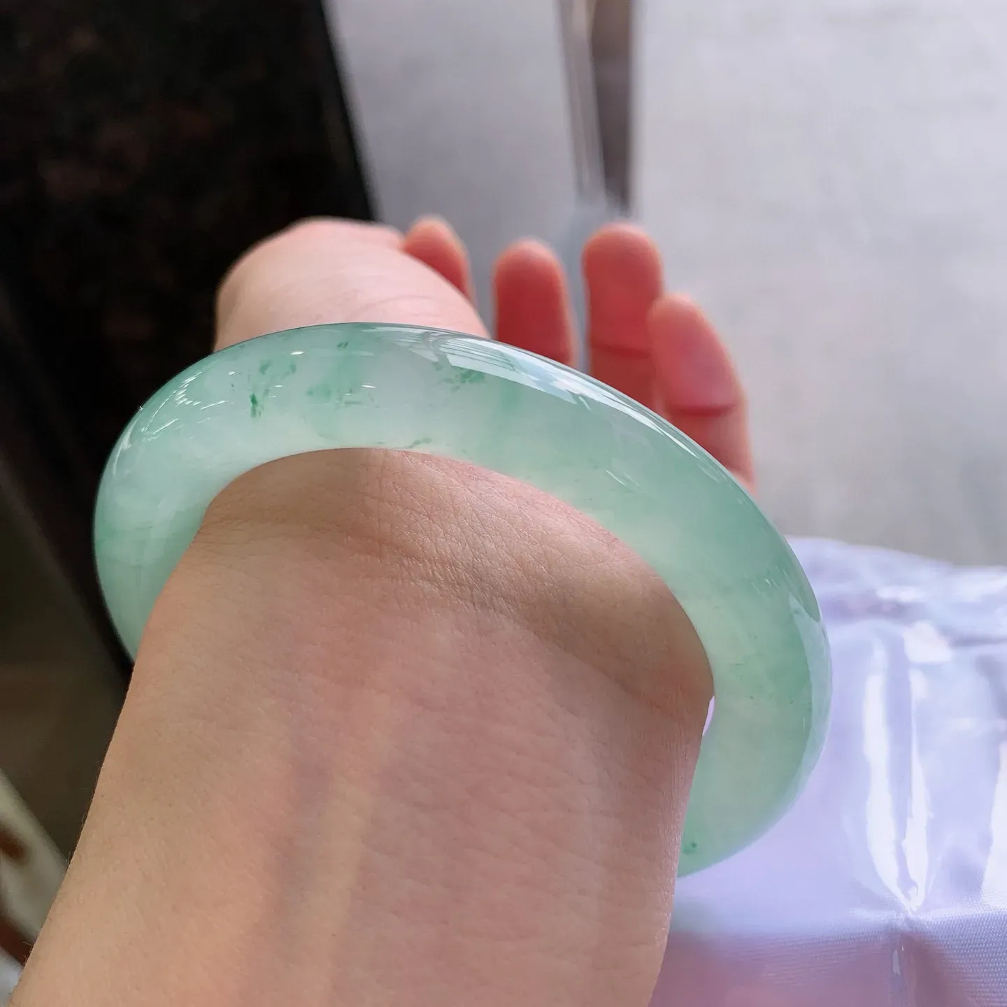 圆条冰晴飘花  尺寸：60.6/12.3/12mm