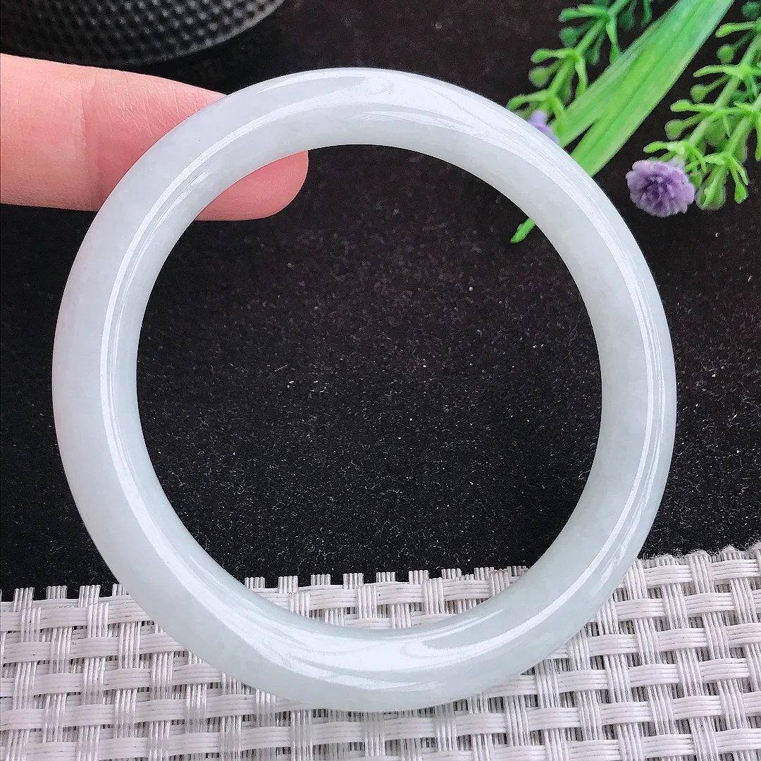 自然光57/8.4/8.9老坑秀气冰润圆条手镯天然翡翠玉镯女款