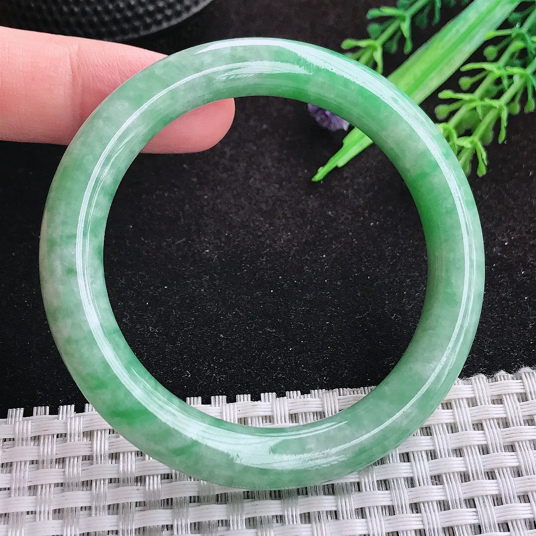 自然光51.5/8.9/9.1老坑精美温润满绿圆条手镯天然翡翠玉镯女款