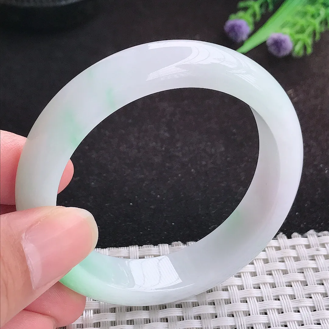自然光52.5/13.5/8.1老坑秀气冰润白底青飘阳绿手镯天然翡翠玉镯女款