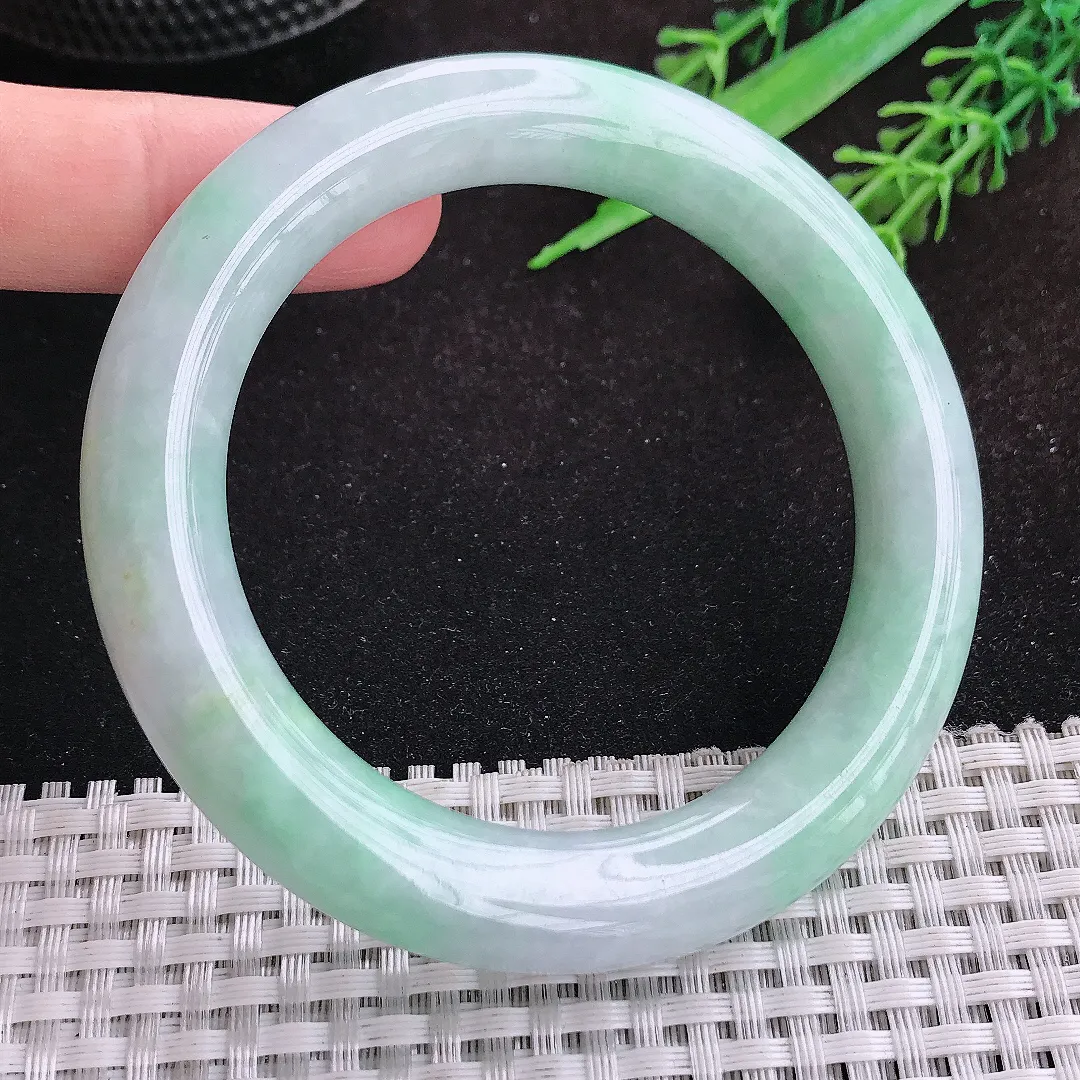 自然光56/10.7/11.1老坑精美温润浅绿圆条手镯天然翡翠玉镯女款