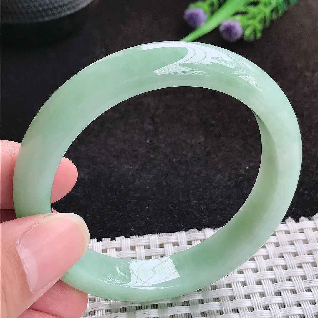 自然光55/12.5/8.2老坑冰润起胶满绿手镯天然翡翠玉镯女款