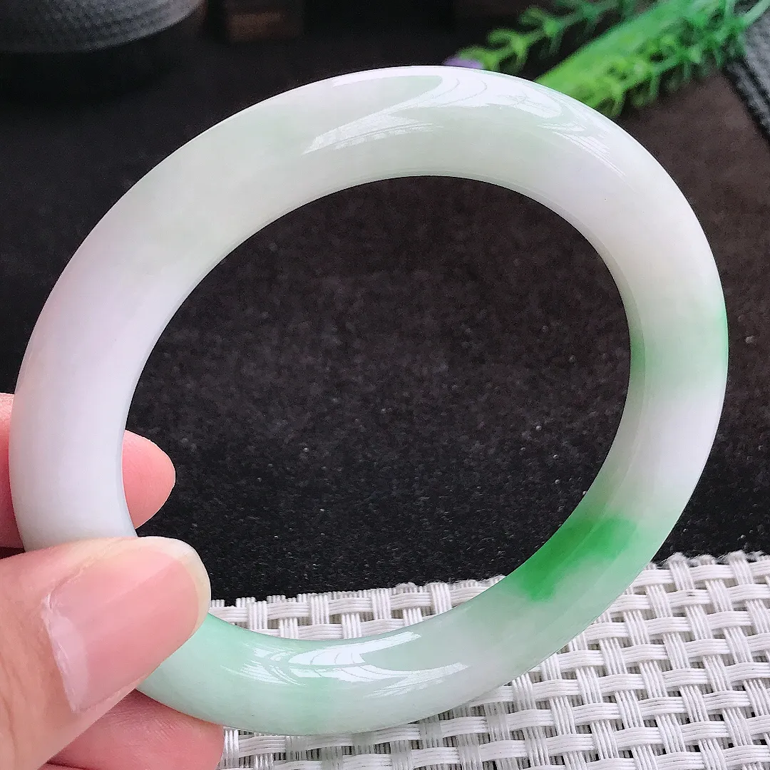 自然光60/10.6/11.2老坑精美飘阳绿大圈口圆条手镯天然翡翠玉镯女款
