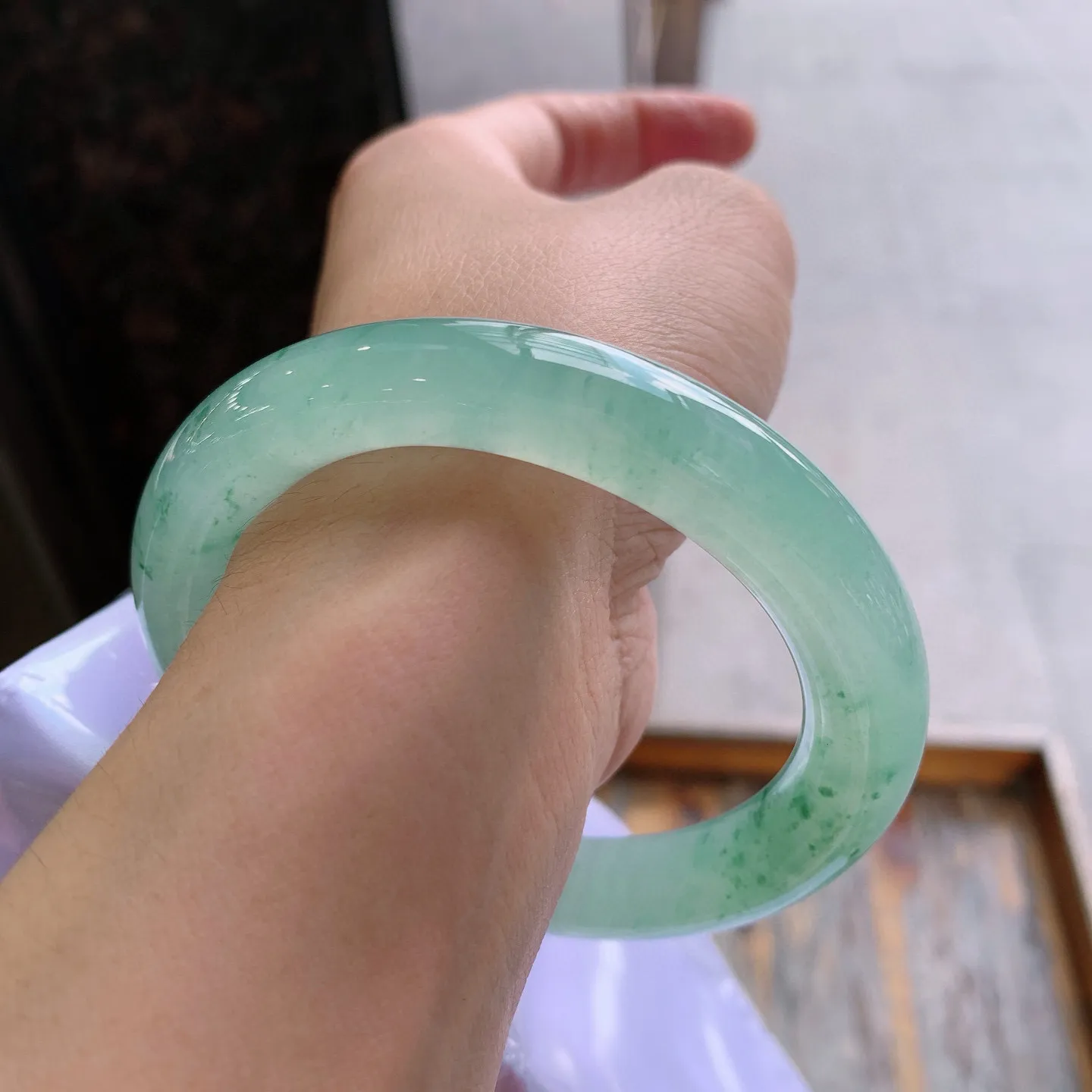 圆条冰晴飘花  尺寸：60.6/12.3/12mm