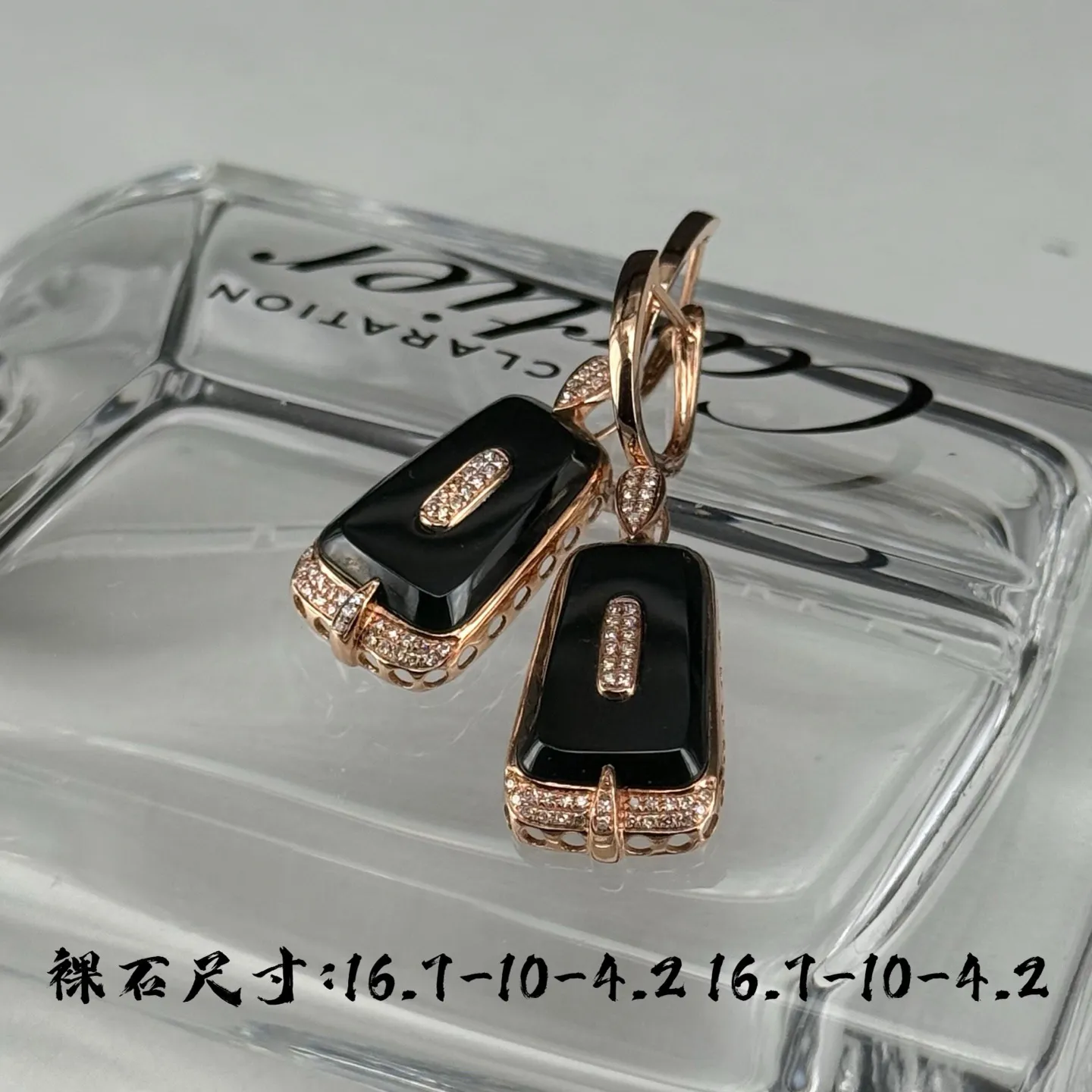精品18k墨翠耳坠 种好色正 黑度极好 打灯通透 油性十足
