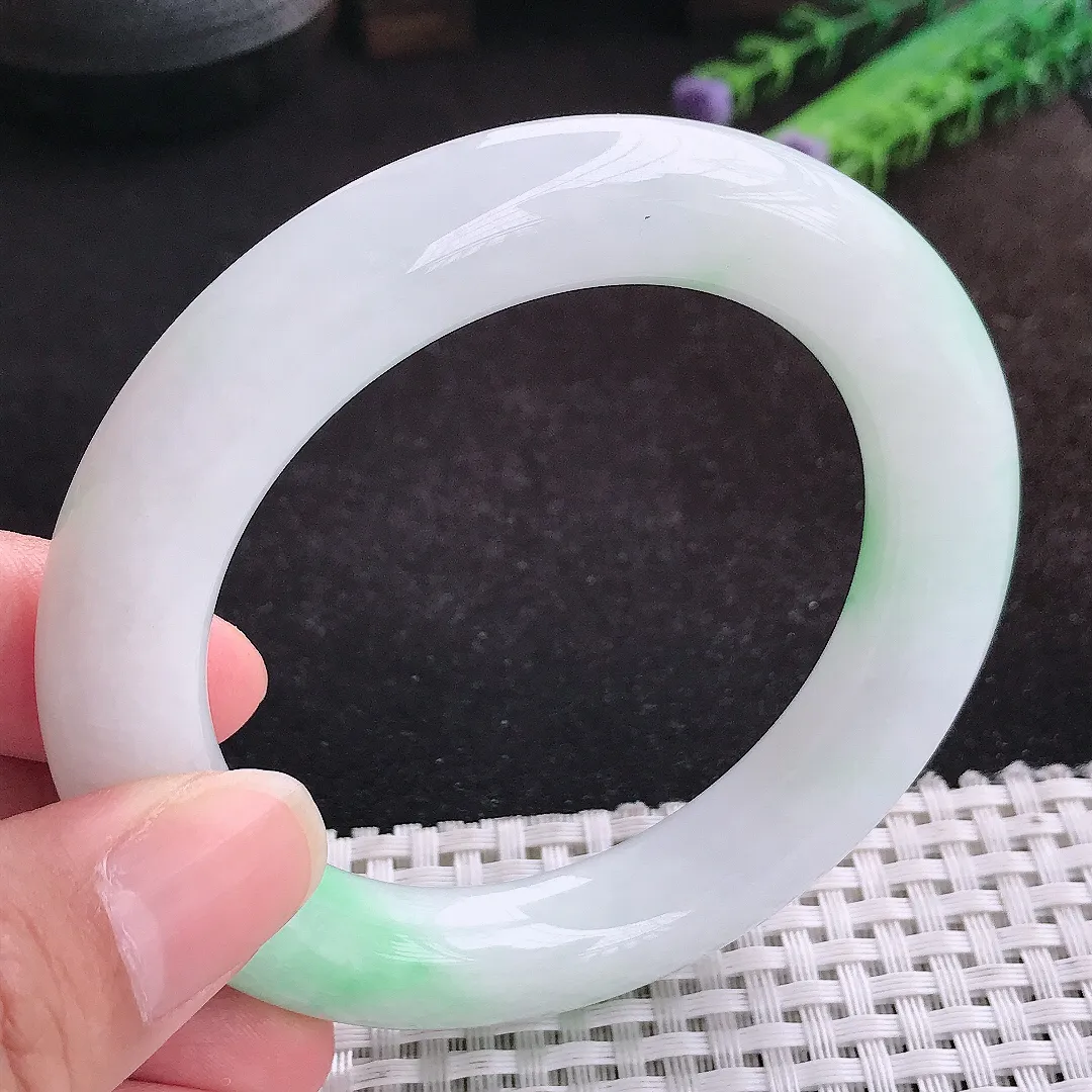 自然光56.5/11.9老坑精美冰润阳春白雪飘阳绿圆条手镯天然翡翠玉镯女款