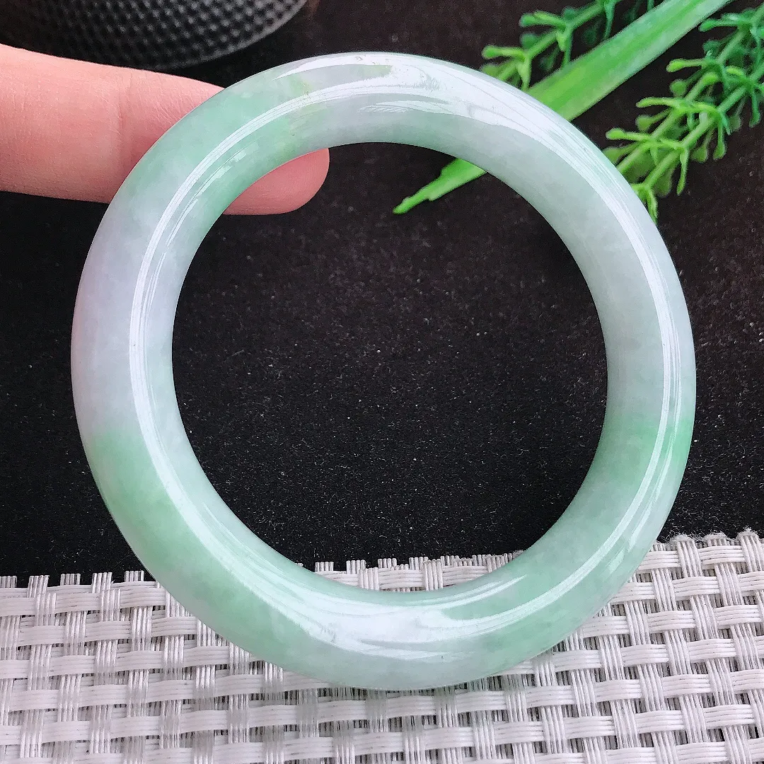 自然光56/10.7/11.1老坑精美温润浅绿圆条手镯天然翡翠玉镯女款
