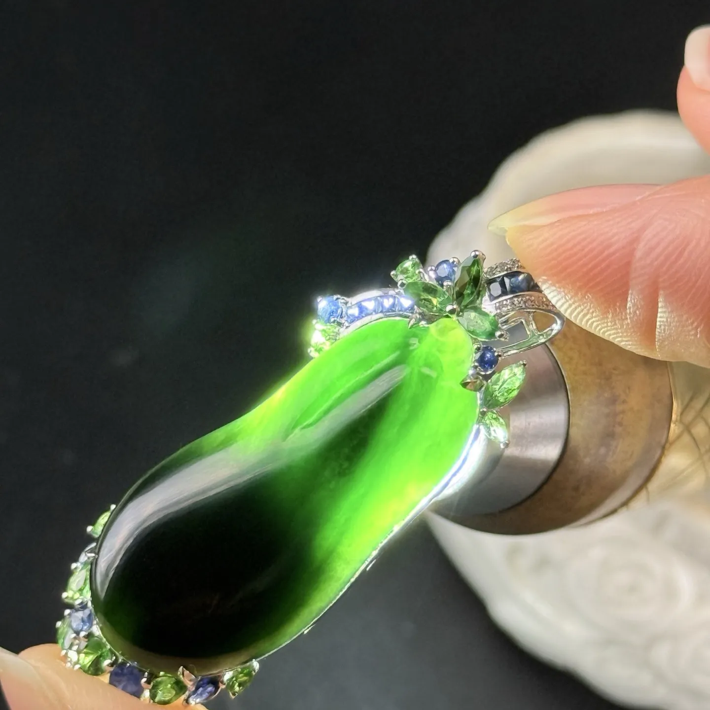 精品18k墨翠福瓜吊坠 种好色正清黑度极好 打灯通透 油性十足