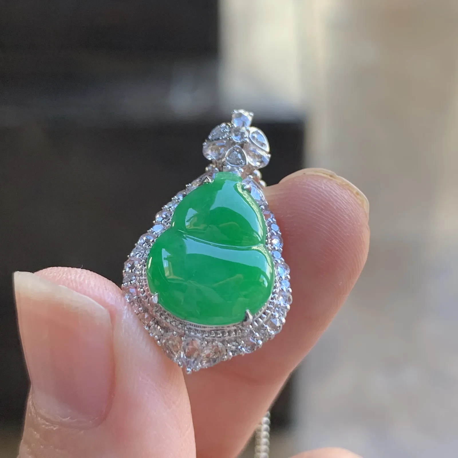 18k金镶钻·满绿葫芦吊坠