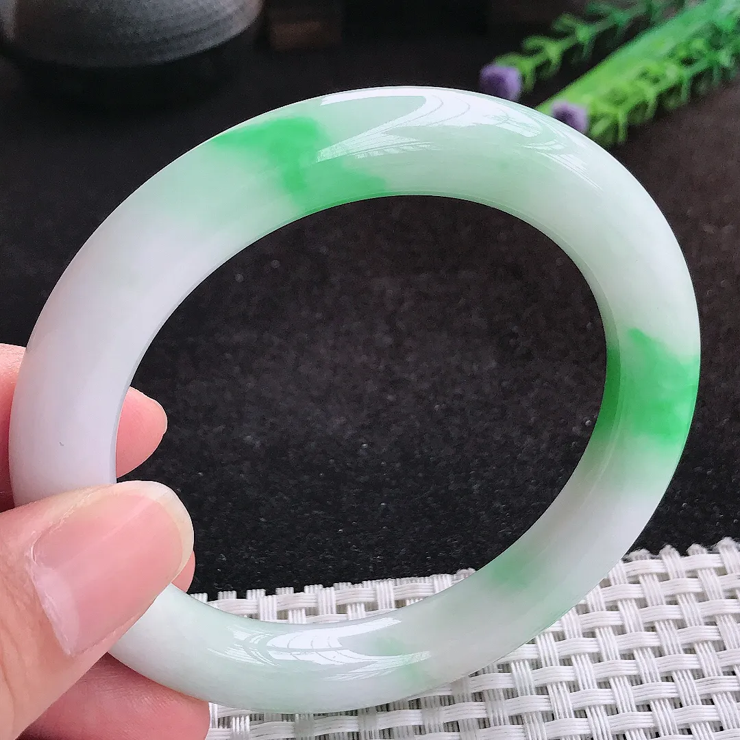 自然光60/10.6/11.2老坑精美飘阳绿大圈口圆条手镯天然翡翠玉镯女款