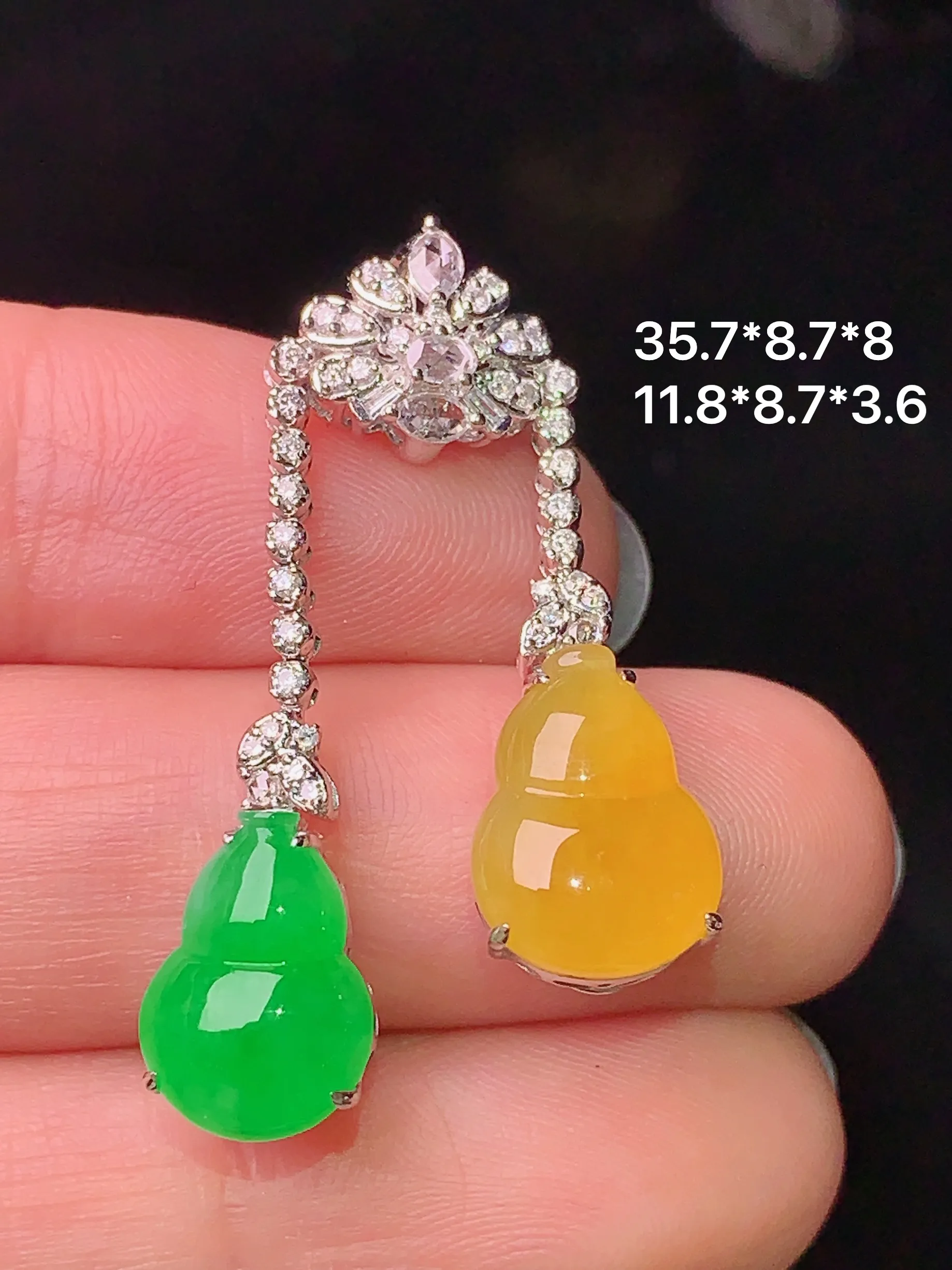 18k金钻镶嵌黄绿葫芦组合吊坠 玉质细腻 水润亮眼  整体尺寸35.7*8.7*8