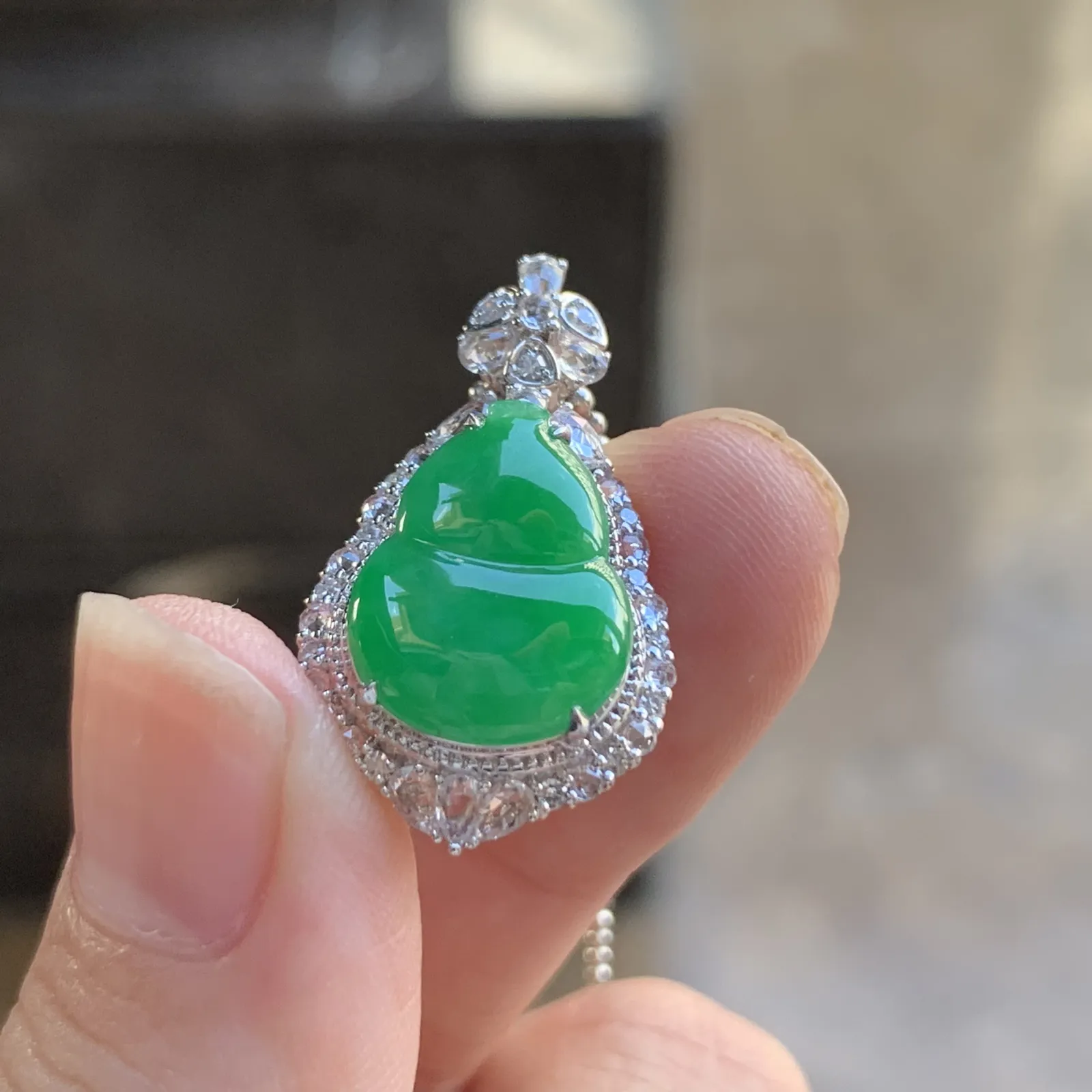 18k金镶钻·满绿葫芦吊坠