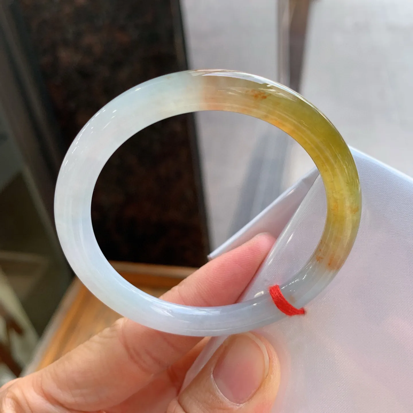 圆扁条冰黄翡  尺寸：52.5/6.6/7.5mm