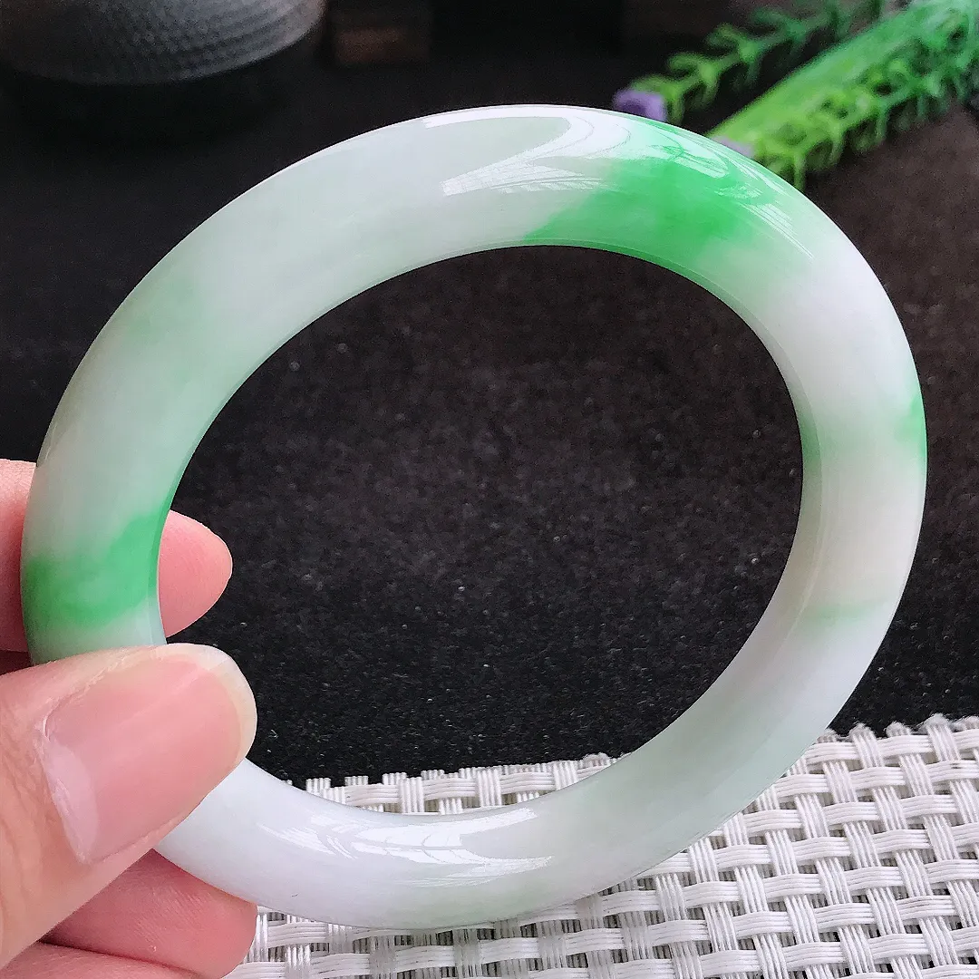 自然光60/10.6/11.2老坑精美飘阳绿大圈口圆条手镯天然翡翠玉镯女款