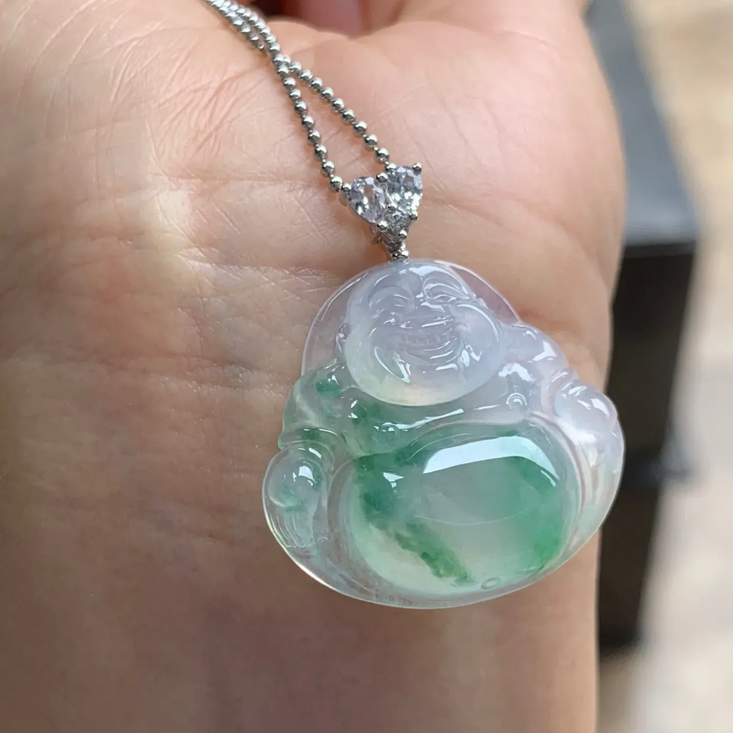 冰种飘绿佛公  金扣