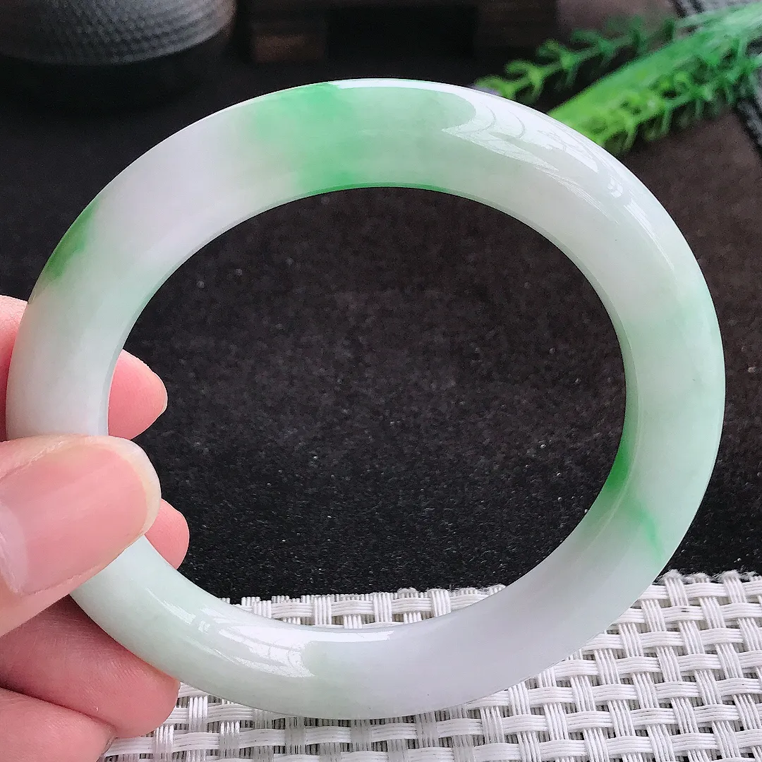 自然光60/10.6/11.2老坑精美飘阳绿大圈口圆条手镯天然翡翠玉镯女款