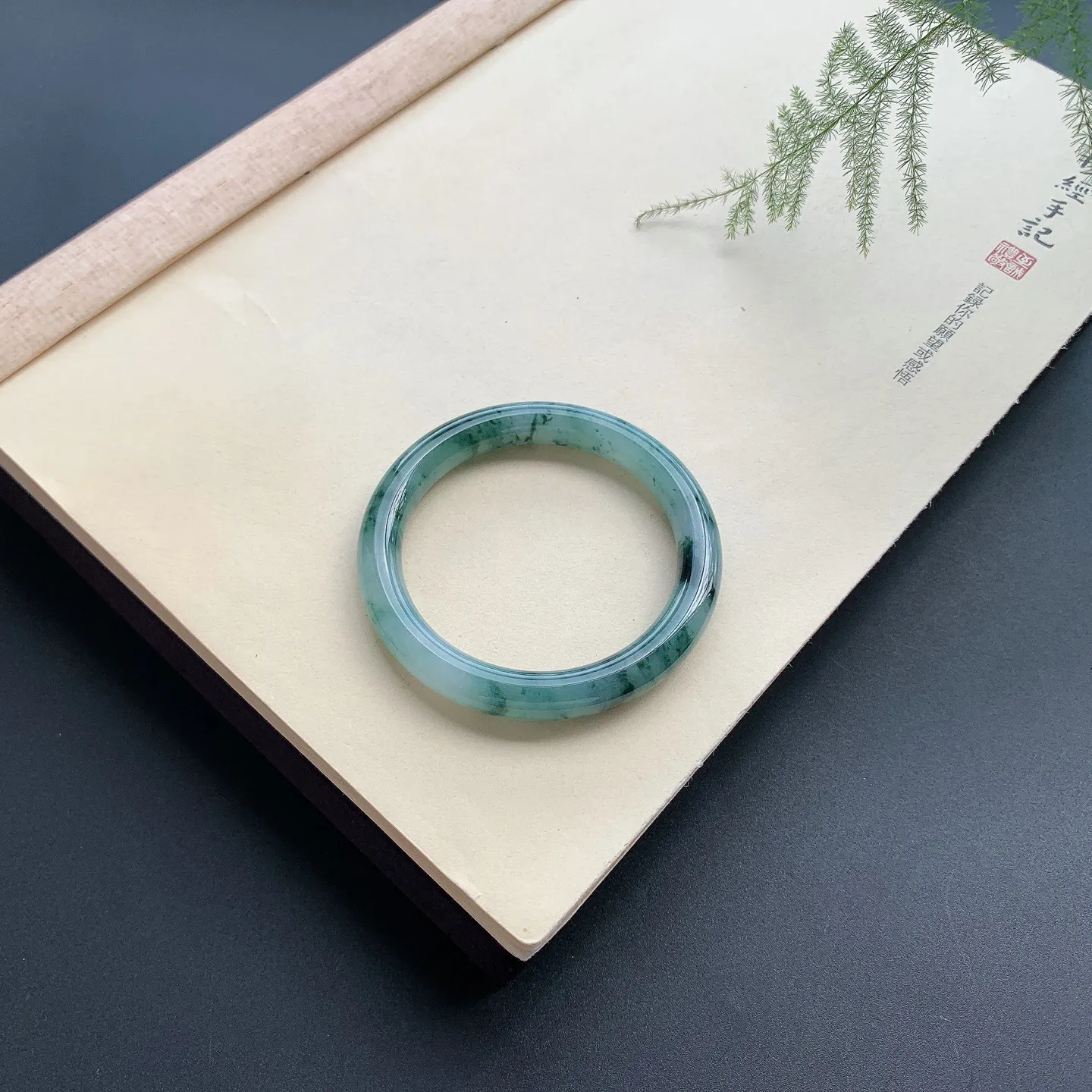 52.3圈口飘花圆条手镯 尺寸：52.3-9-8.5，无纹裂，花色浓郁，条形饱满
