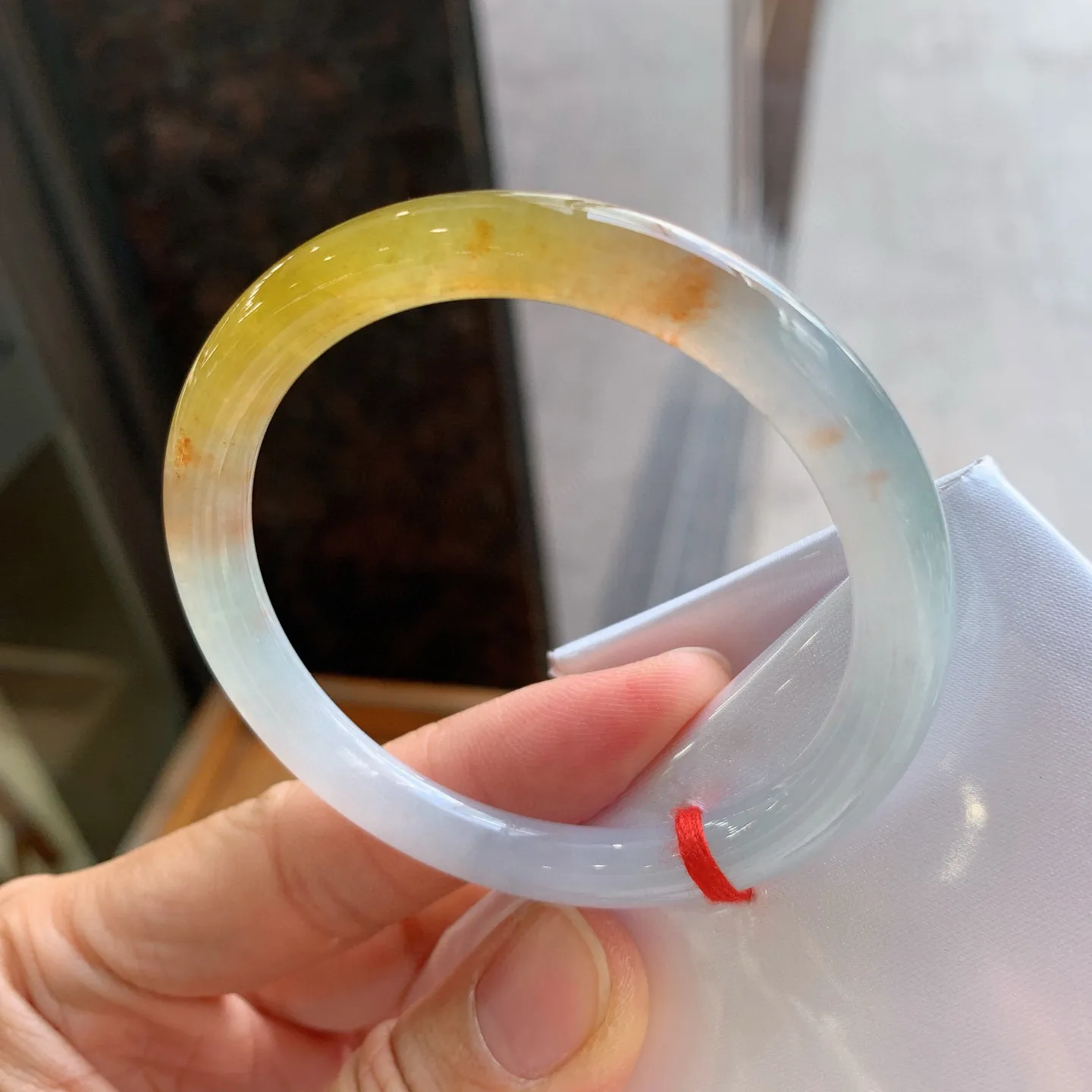 圆扁条冰黄翡  尺寸：52.5/6.6/7.5mm