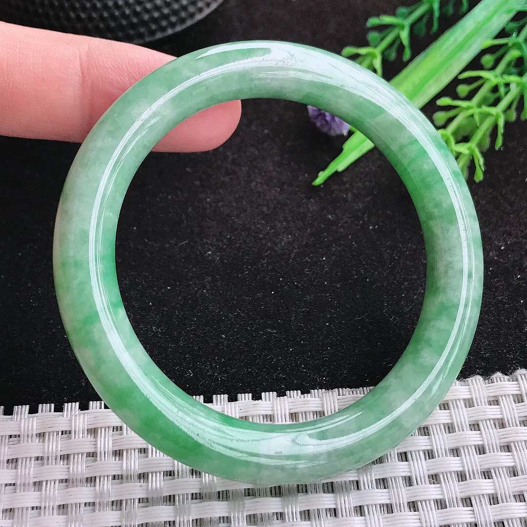 自然光51.5/8.9/9.1老坑精美温润满绿圆条手镯天然翡翠玉镯女款