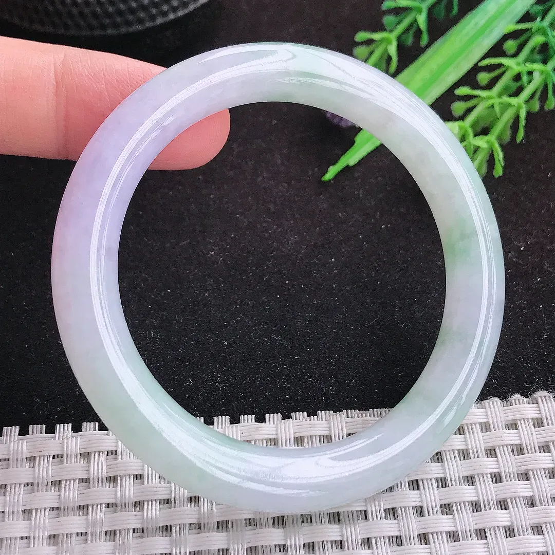 自然光51.5/8.8老坑精美冰润春带彩圆条手镯天然翡翠玉镯女款