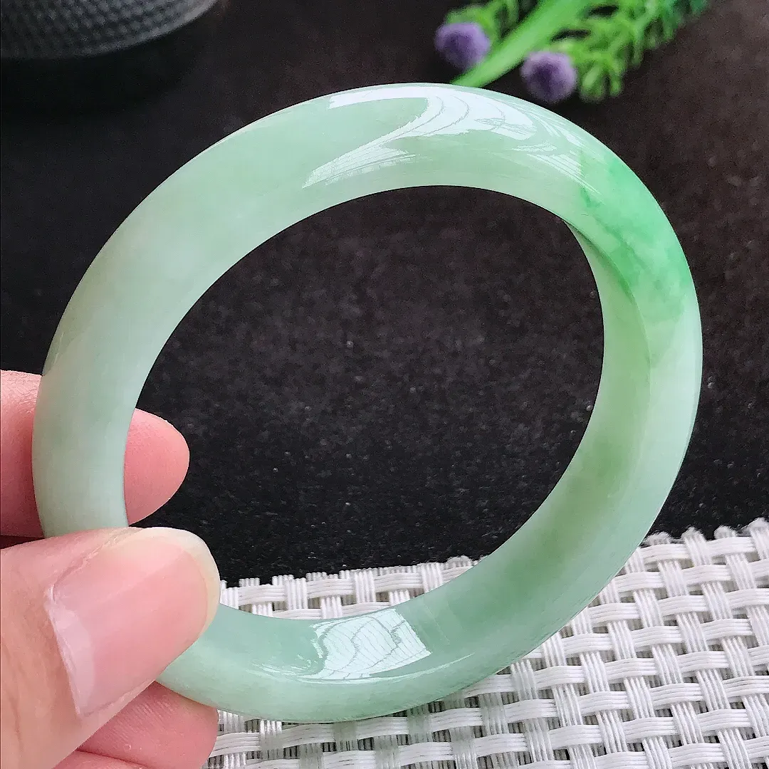 自然光55/12.5/8.2老坑冰润起胶满绿手镯天然翡翠玉镯女款
