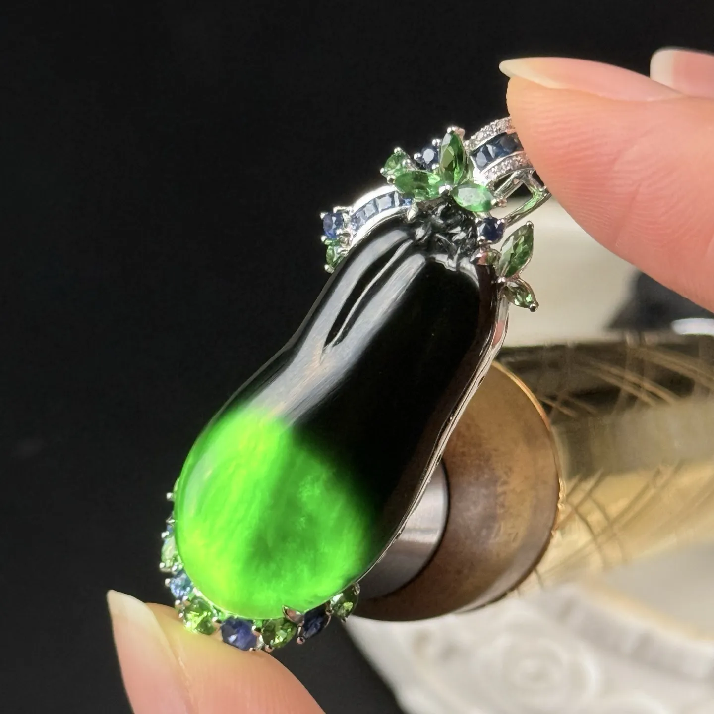 精品18k墨翠福瓜吊坠 种好色正清黑度极好 打灯通透 油性十足