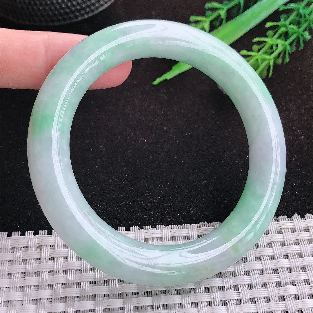 自然光56/10.7/11.1老坑精美温润浅绿圆条手镯天然翡翠玉镯女款