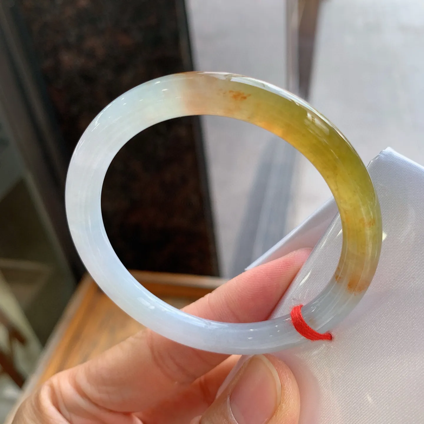 圆扁条冰黄翡  尺寸：52.5/6.6/7.5mm