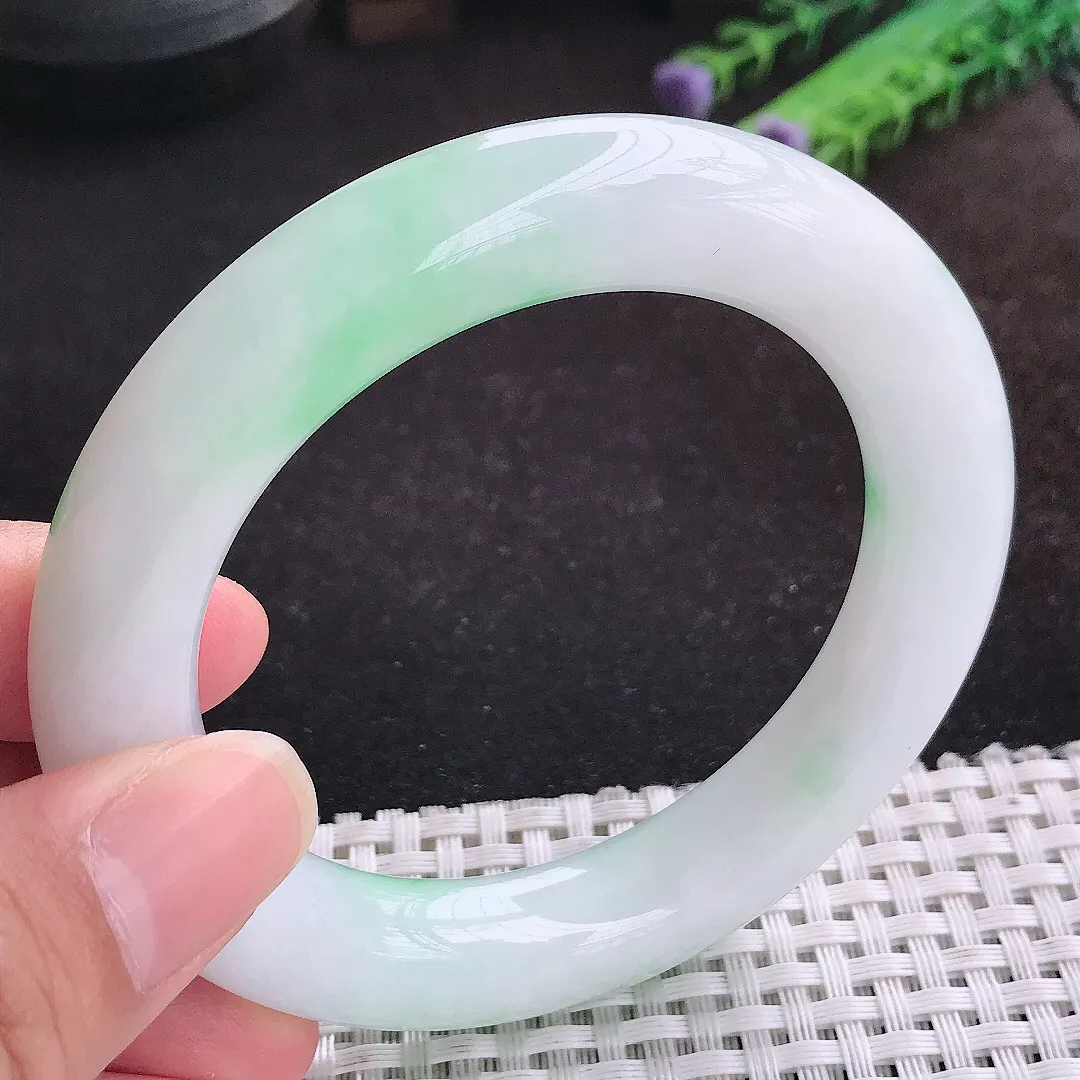 自然光56.5/11.9老坑精美冰润阳春白雪飘阳绿圆条手镯天然翡翠玉镯女款