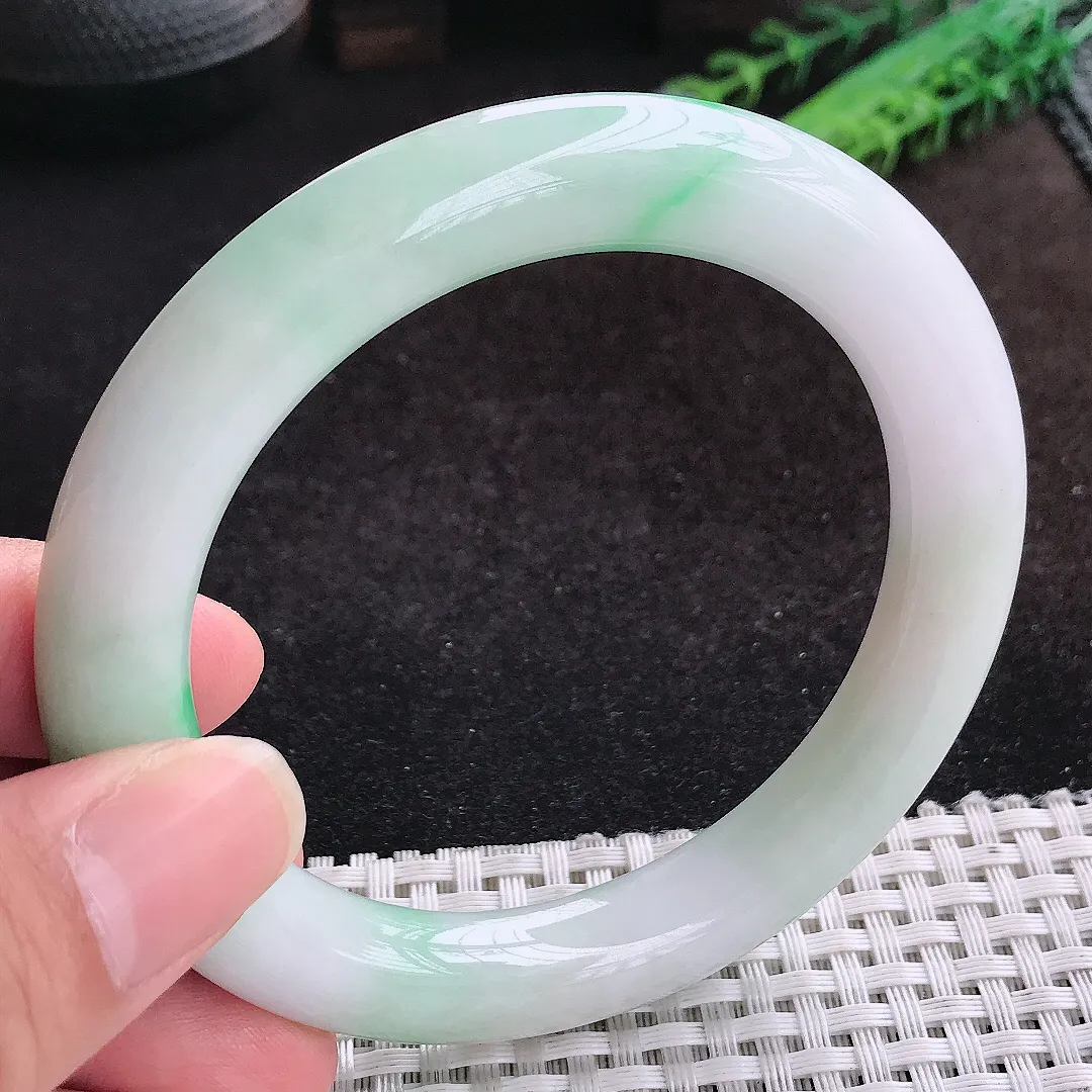 自然光60/10.6/11.2老坑精美飘阳绿大圈口圆条手镯天然翡翠玉镯女款