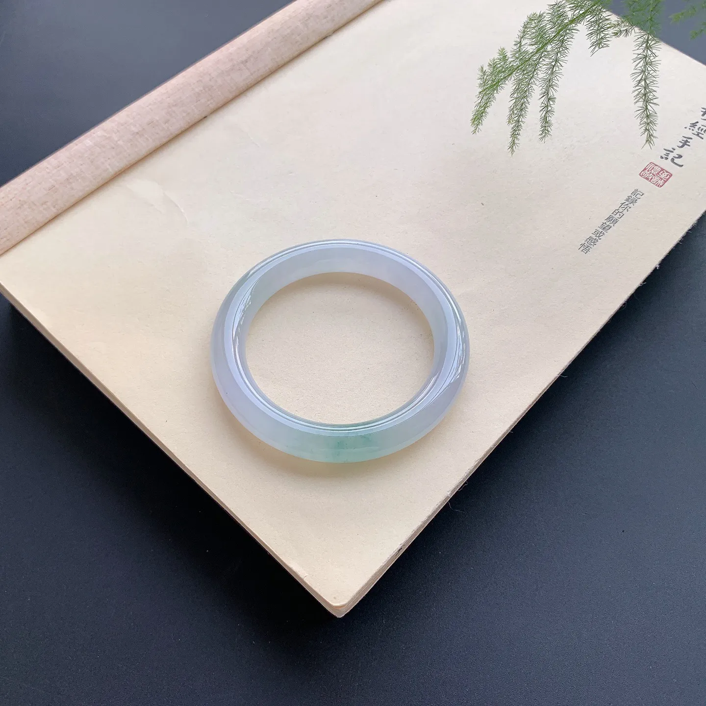 56圈口冰种飘花圆条手镯 尺寸：56-10.3，无纹裂，水润起胶，优雅迷人