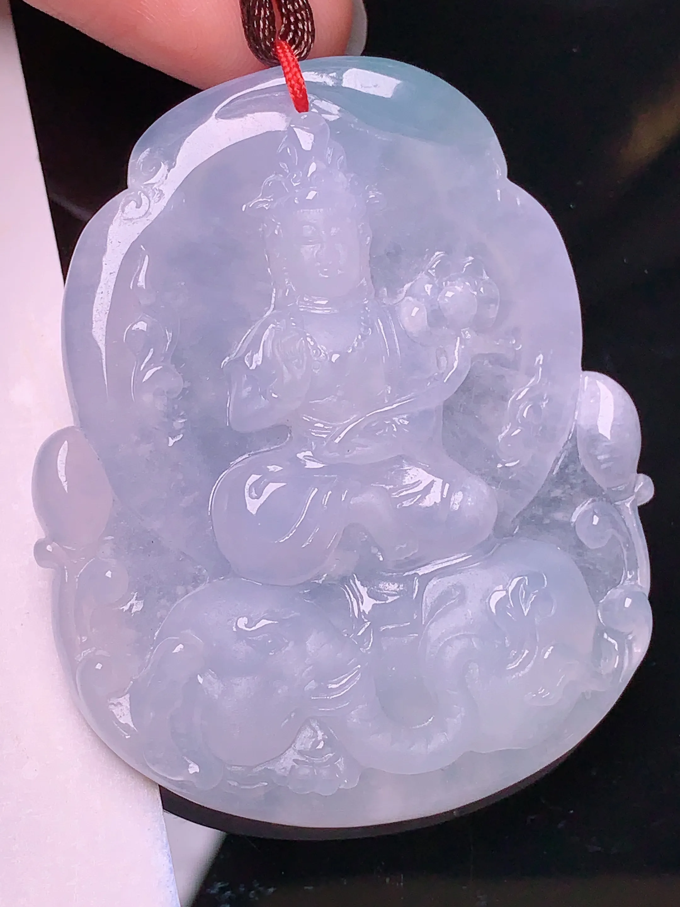 冰种普贤观音菩萨吊坠 玉质细腻 色泽艳丽 水润亮眼  整体尺寸50*41*6