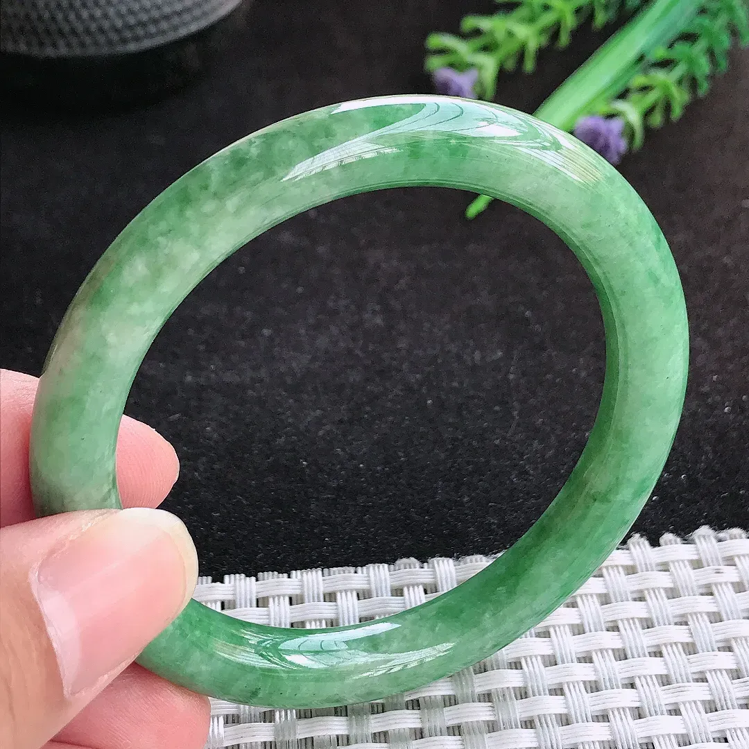 自然光54/8.6老坑精美满绿圆条手镯天然翡翠玉镯女款