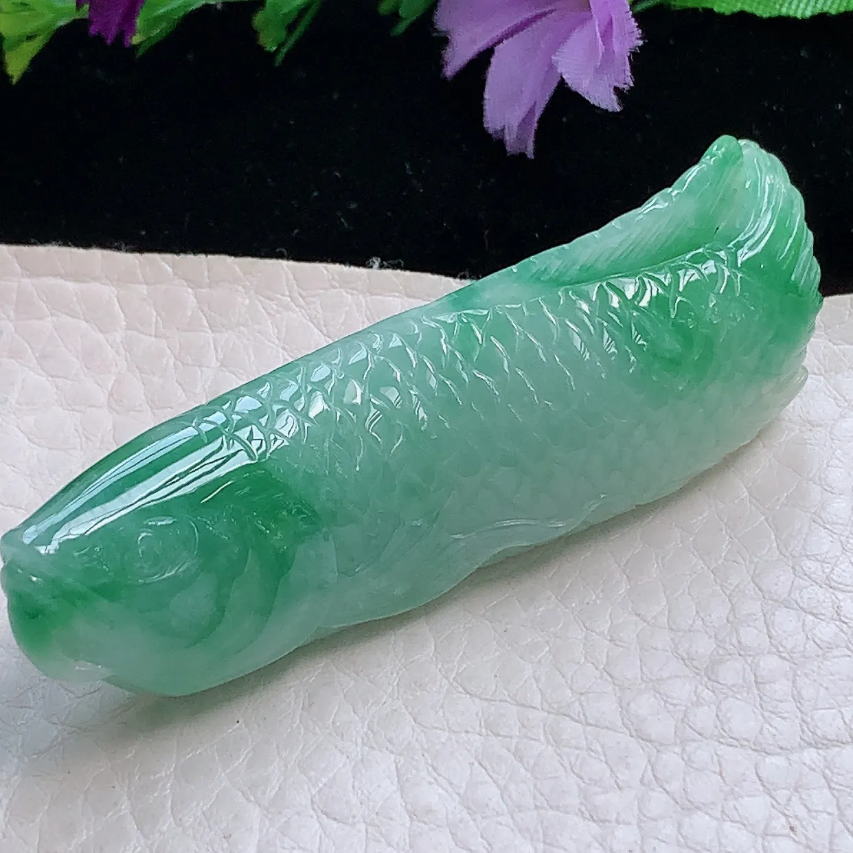 zzx实拍66*19*12.6缅甸翡翠精雕飘花金龙鱼 自由自在年年有鱼玉吊坠 毛衣坠