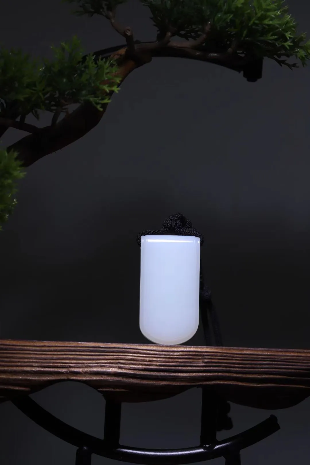 今日好货●平安牌
用手抚摸，能感受到它的丝滑，色泽纯净，白得温润柔和，让人看一眼就挪不开视线。高